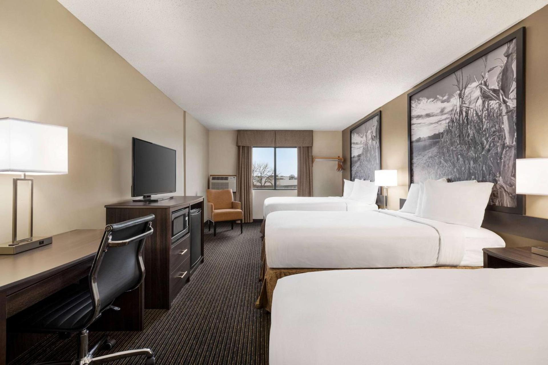 Super 8 by Wyndham Lincoln North photo 20