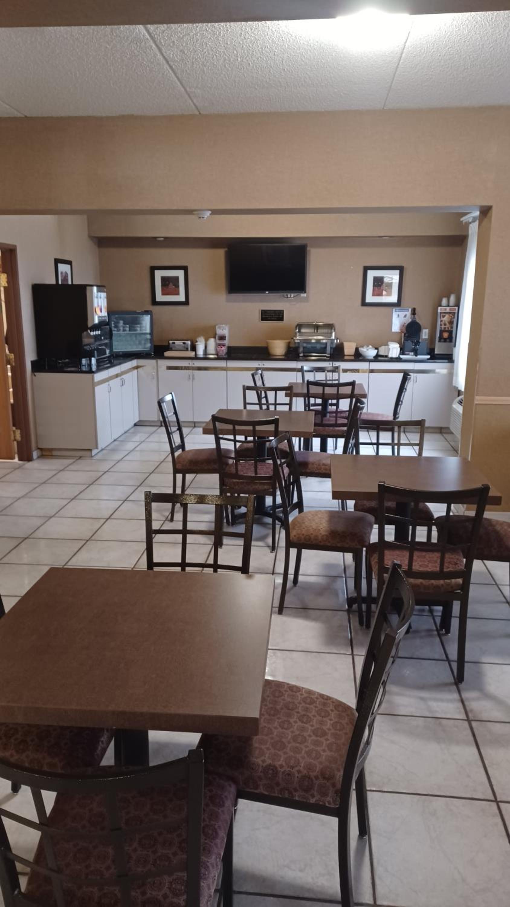 Wingate by Wyndham Pittsburgh New Stanton photo 11