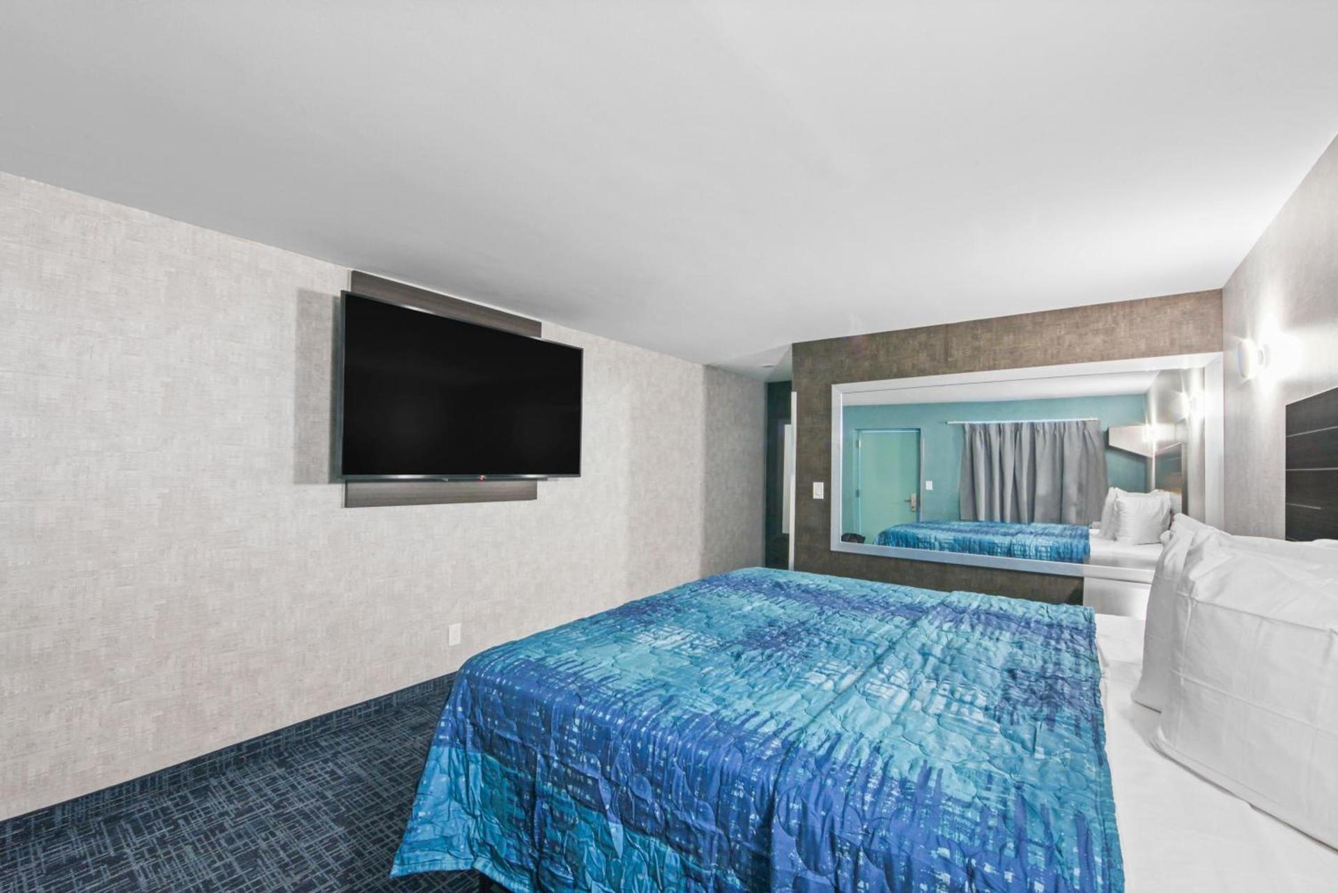 Hotel OPUS Bronx Near Bay Plaza Mall photo 4