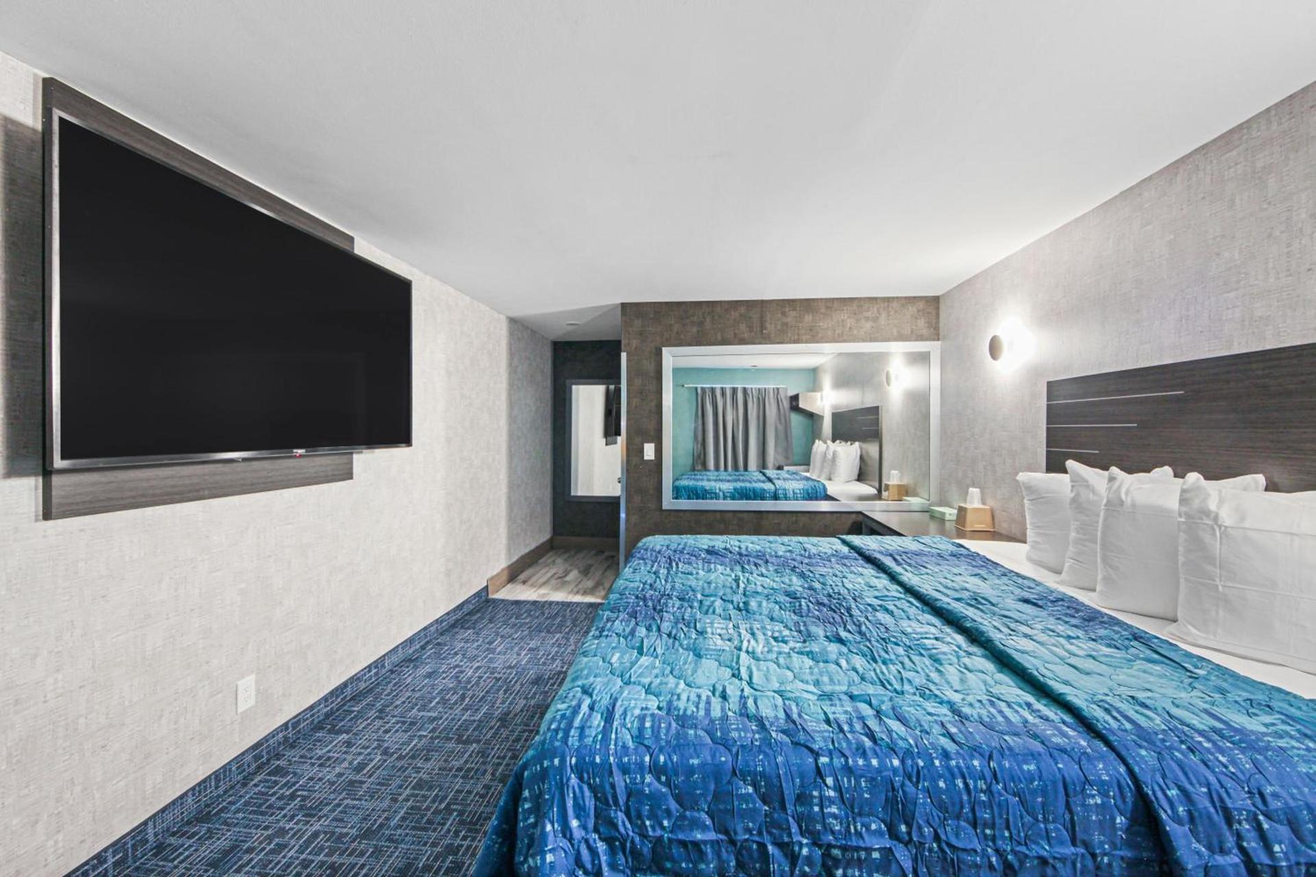 Hotel OPUS Bronx Near Bay Plaza Mall photo 7