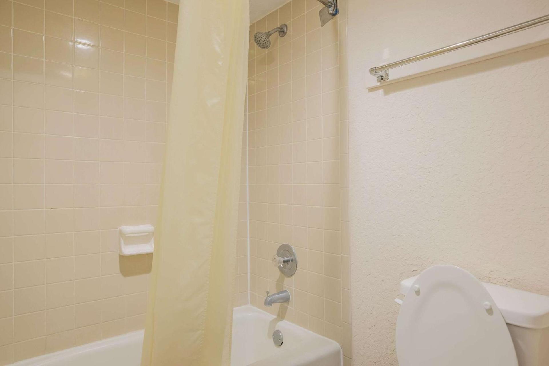 Econo Lodge Vidalia photo 28