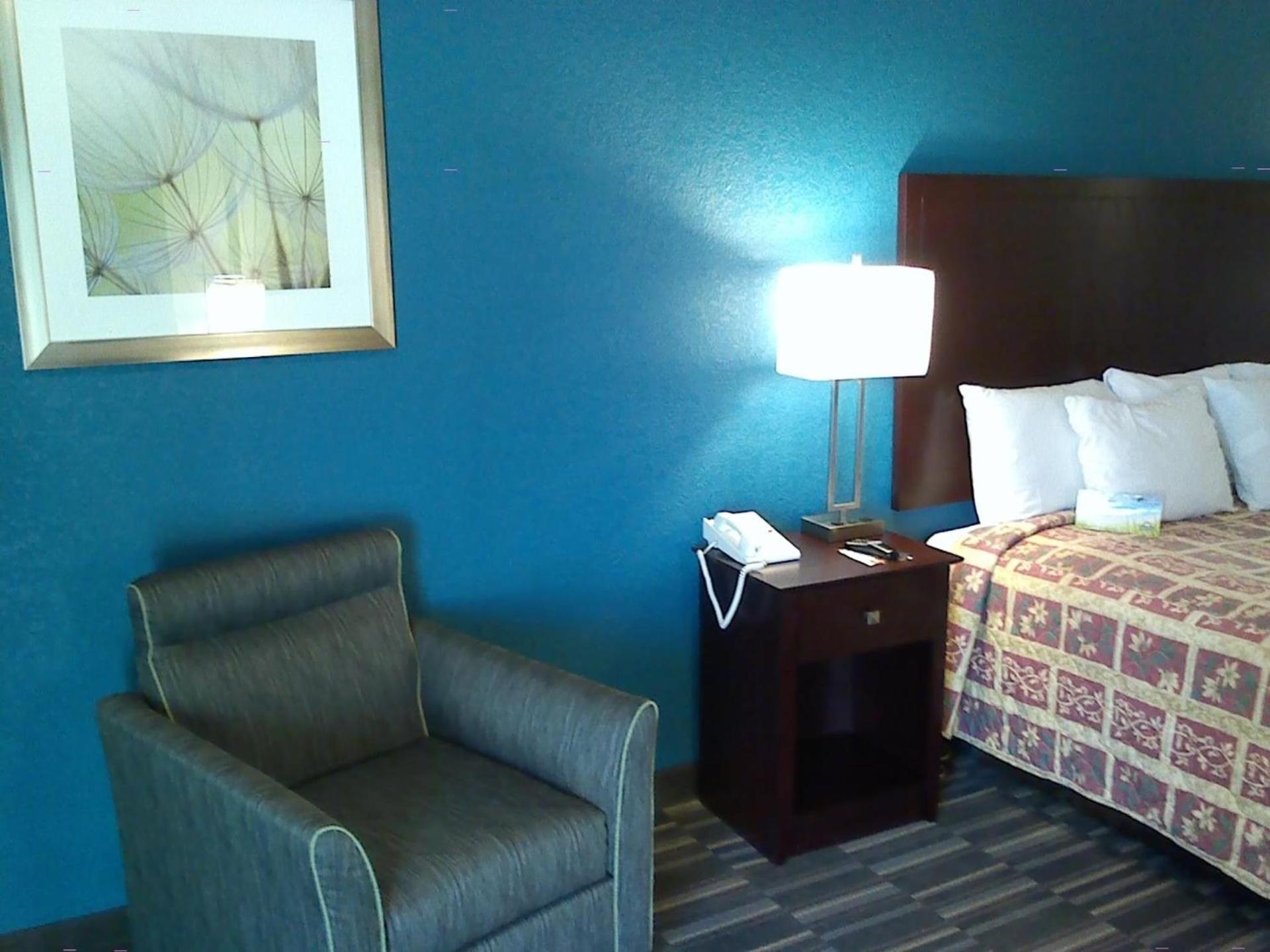 Days Inn by Wyndham Snyder photo 24