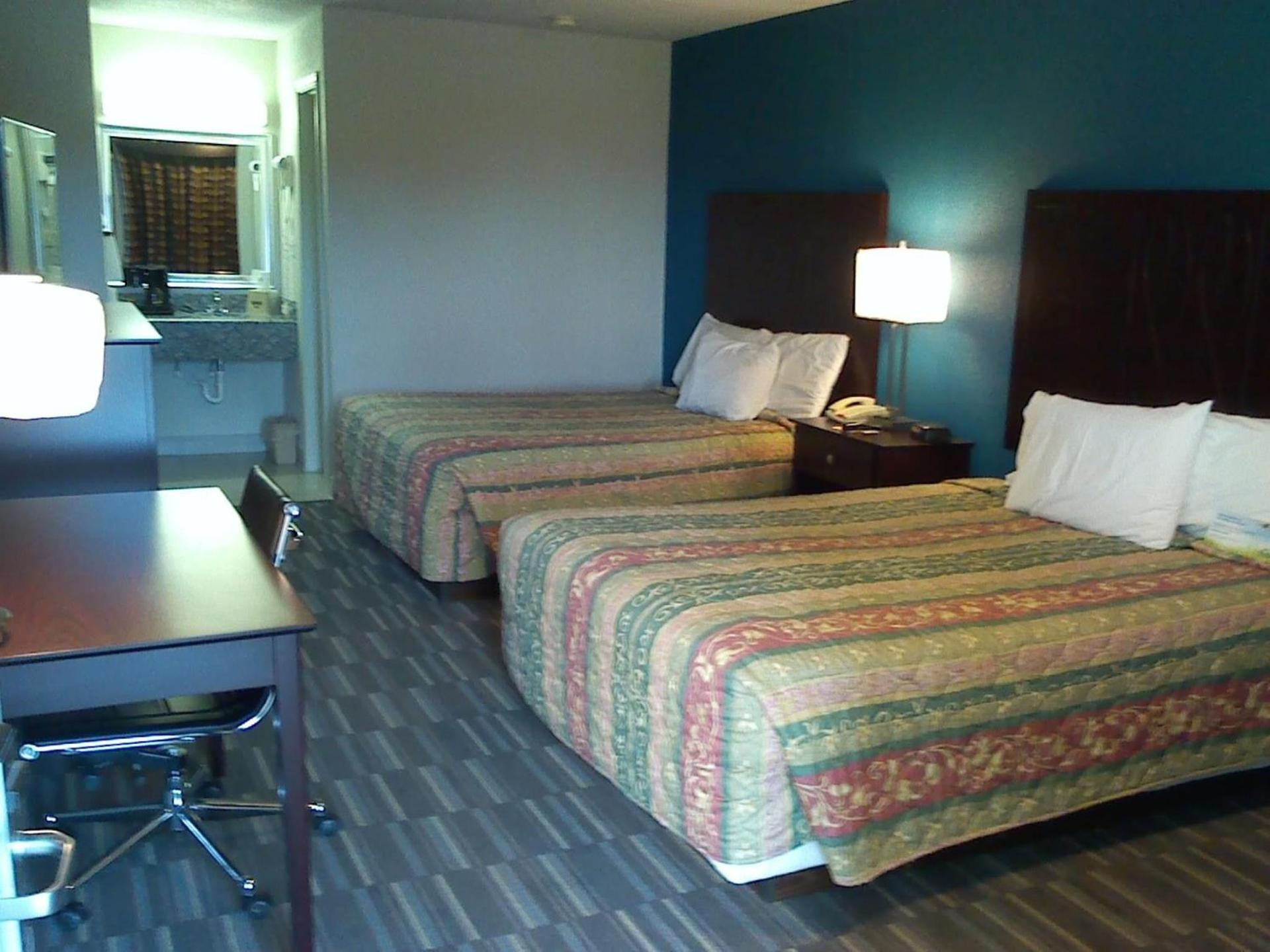 Days Inn by Wyndham Snyder photo 17