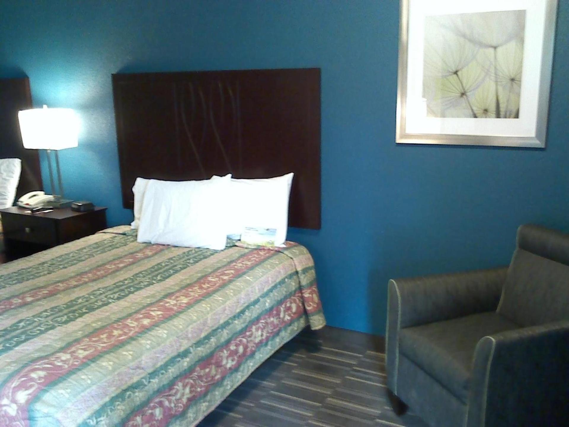 Days Inn by Wyndham Snyder photo 23