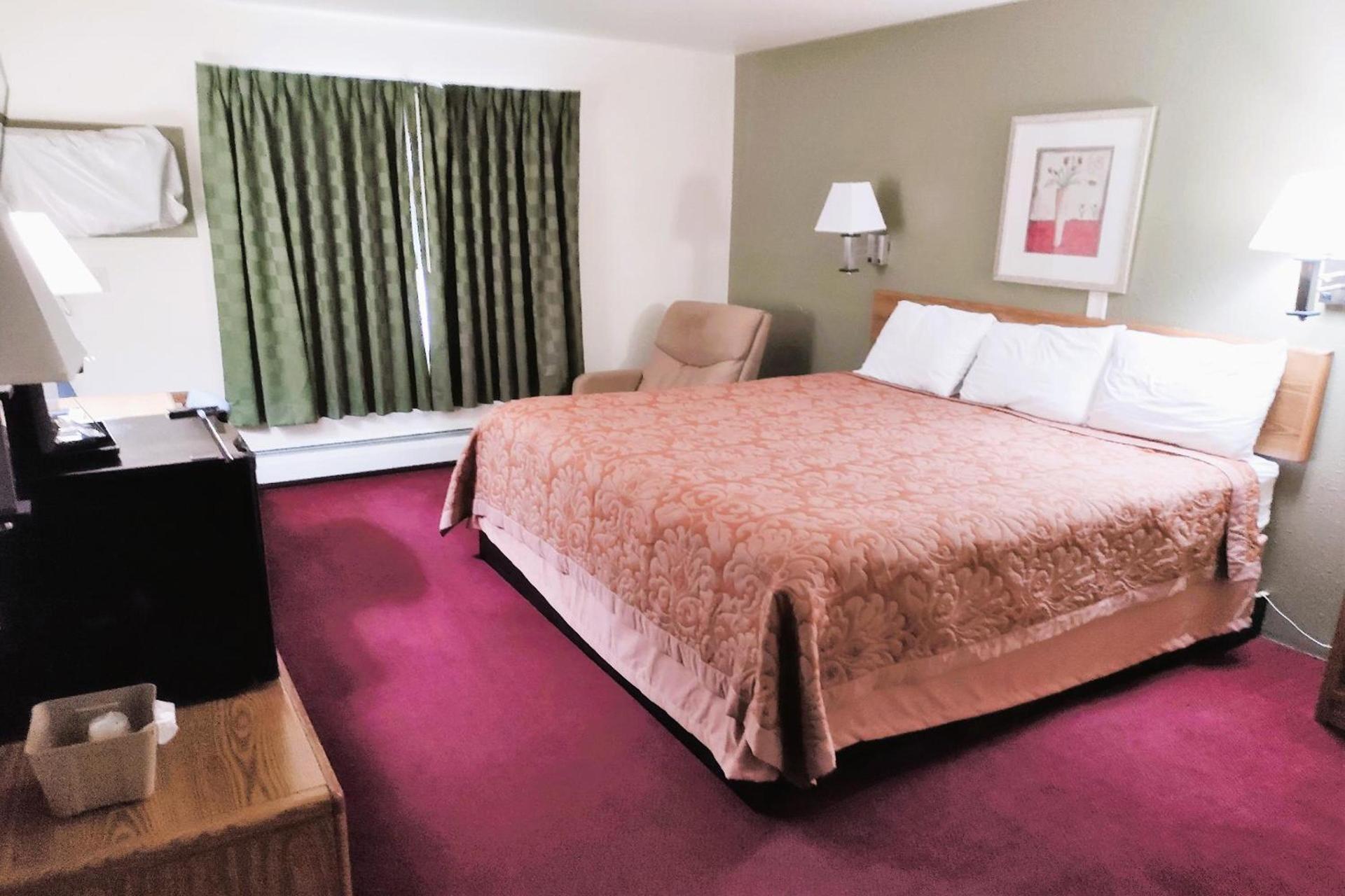 Love Hotels Staples by OYO at HWY 10 MN photo 19