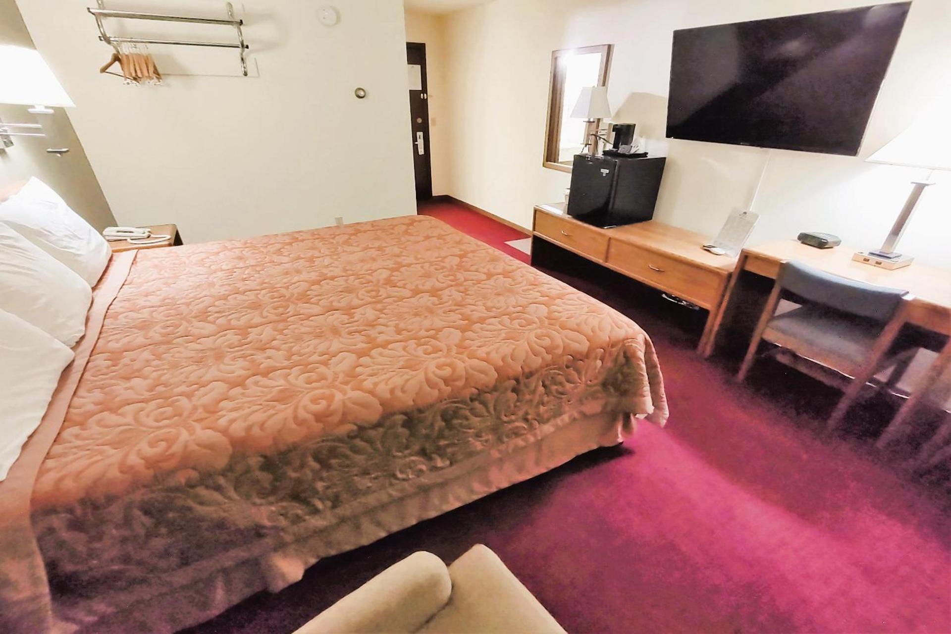 Love Hotels Staples by OYO at HWY 10 MN photo 18