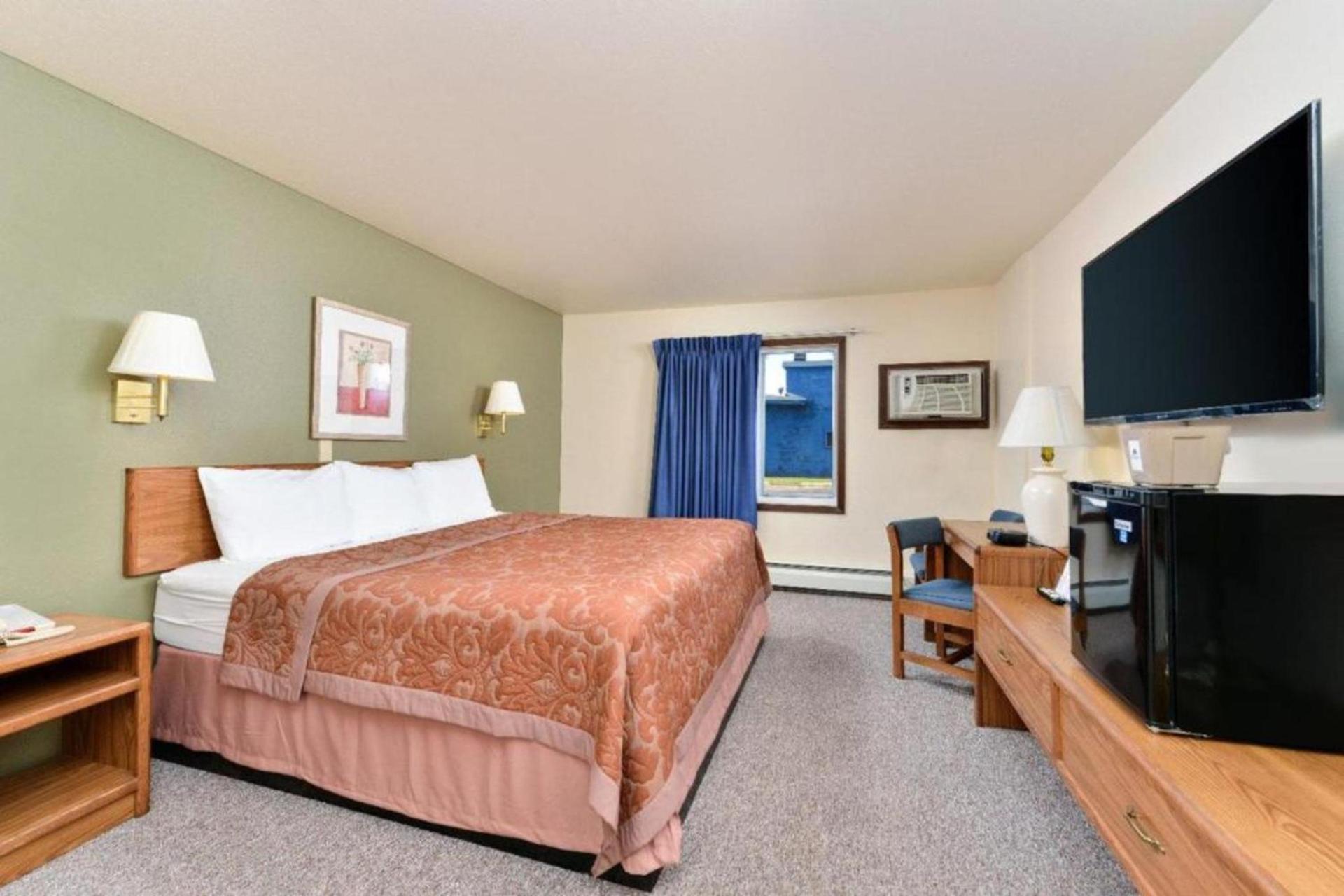 Love Hotels Staples by OYO at HWY 10 MN photo 23