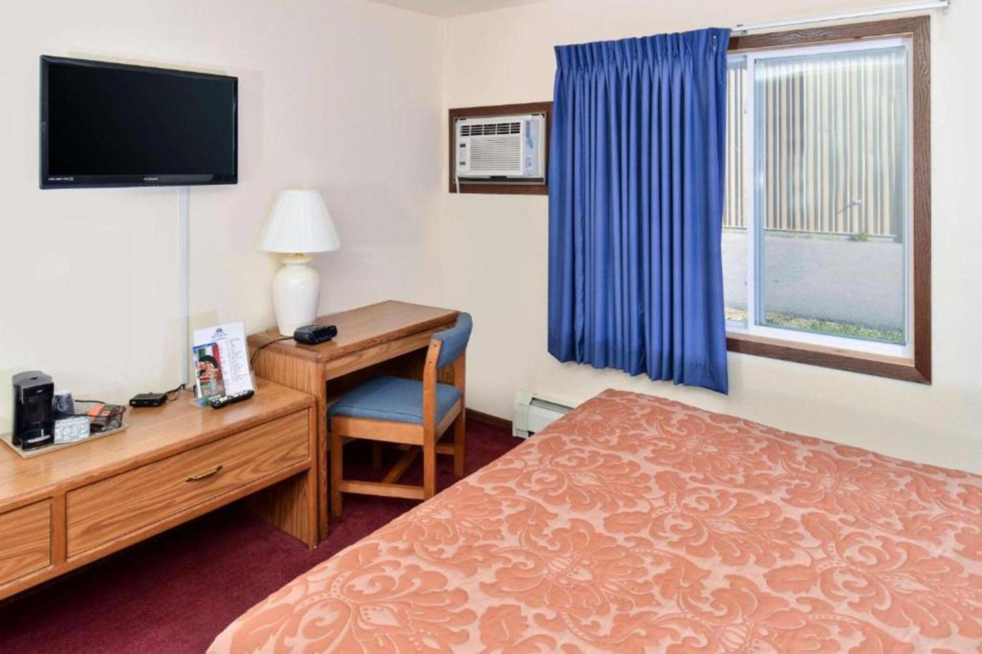 Love Hotels Staples by OYO at HWY 10 MN photo 27