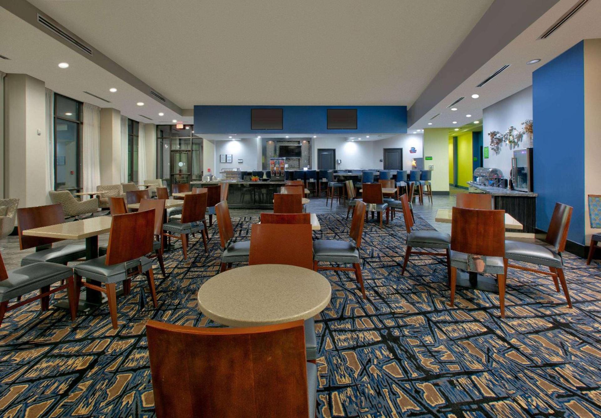 La Quinta Inn & Suites by Wyndham Lubbock Southwest photo 6