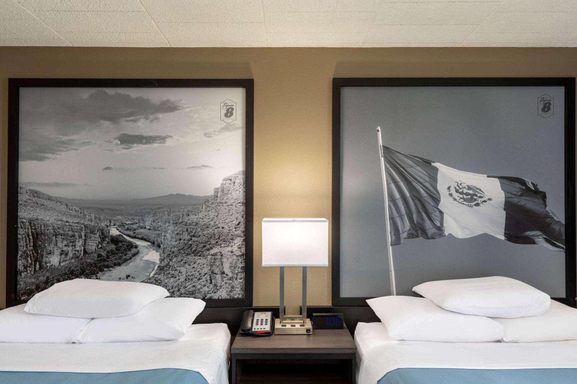 Super 8 by Wyndham Laredo photo 6