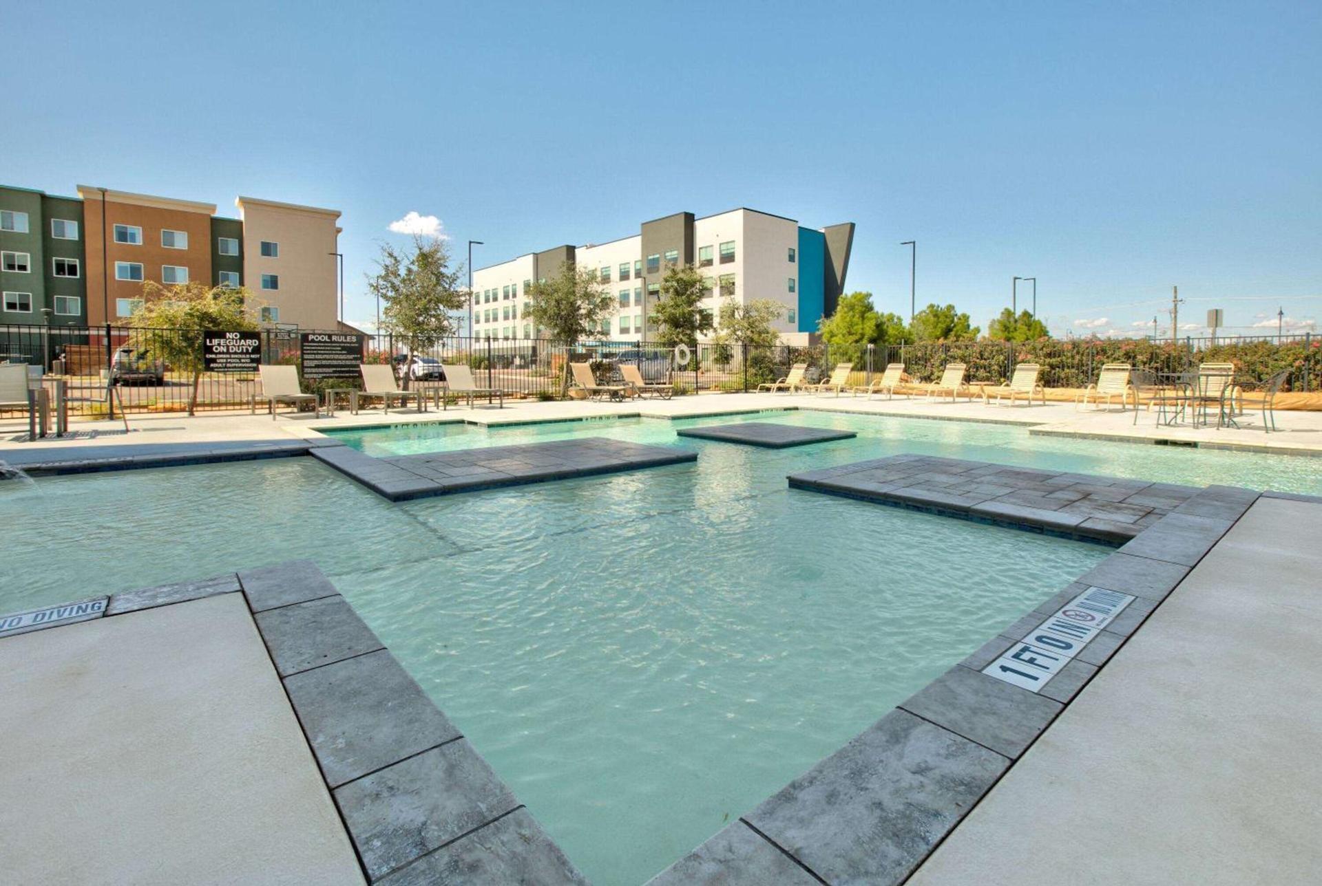 La Quinta Inn & Suites by Wyndham Lubbock Southwest photo 9