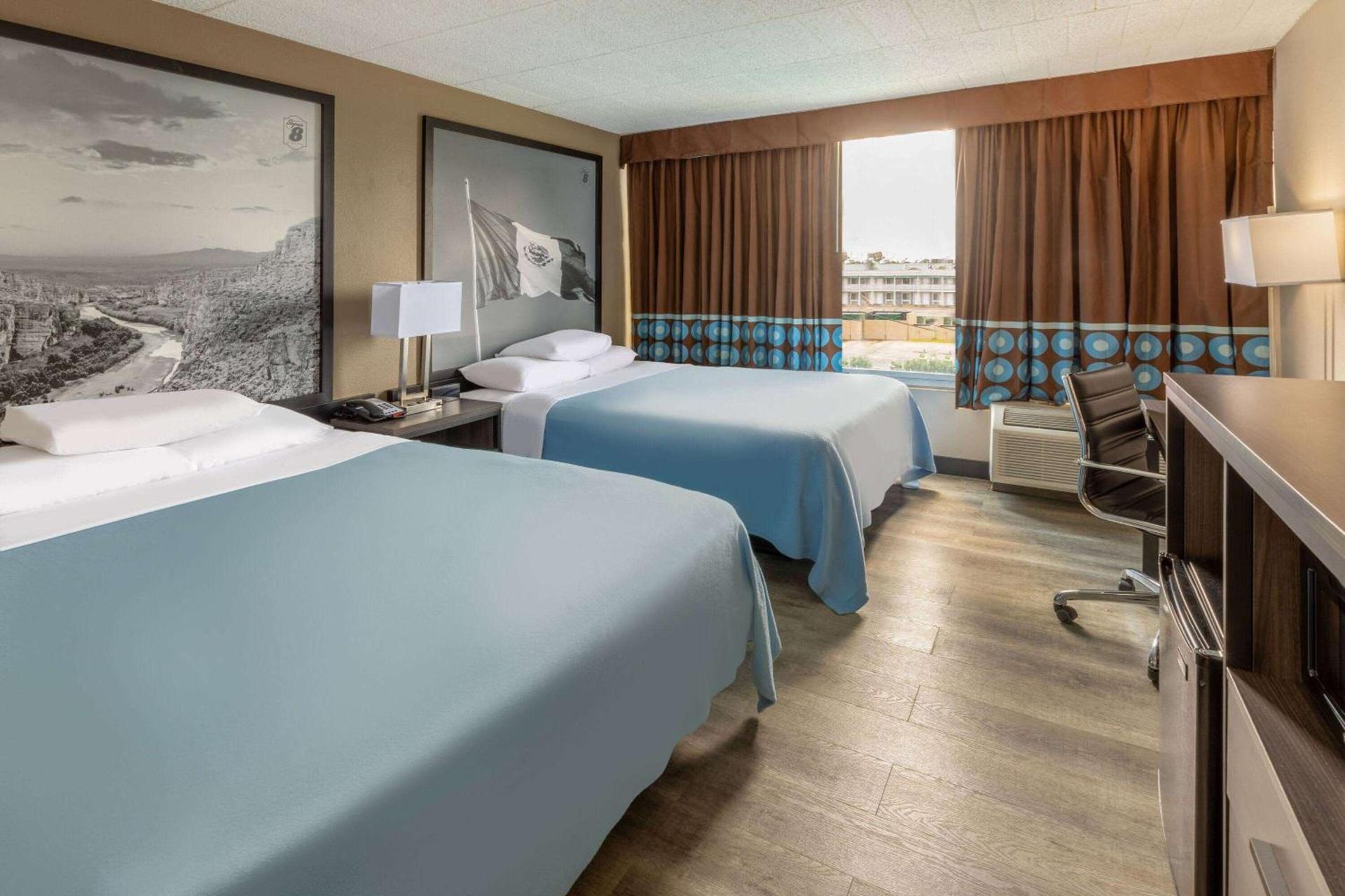 Super 8 by Wyndham Laredo photo 7