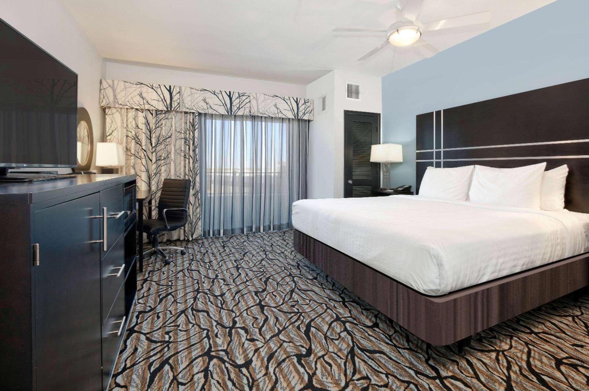La Quinta Inn & Suites by Wyndham Lubbock Southwest photo 15