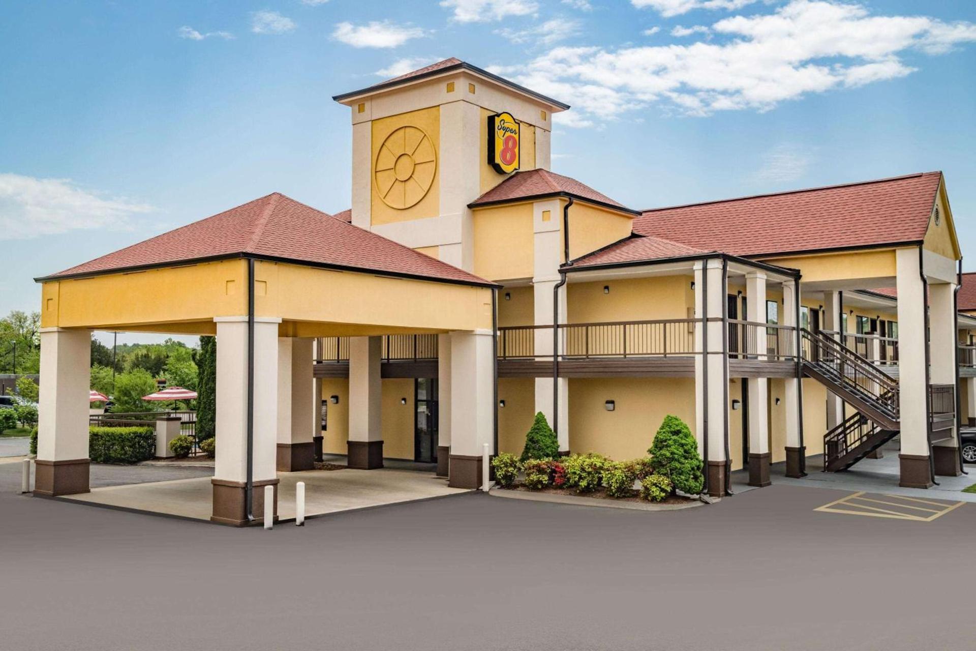 Super 8 by Wyndham Columbia photo 3
