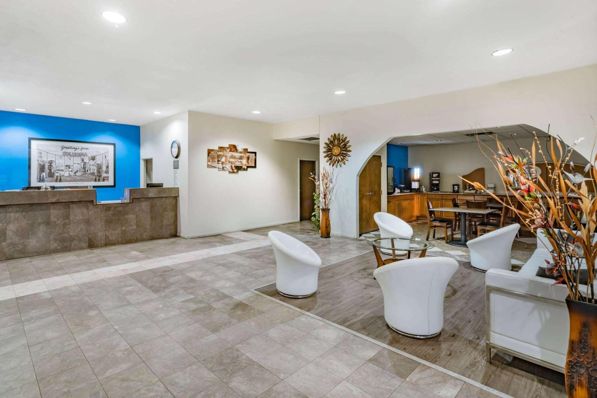 Super 8 by Wyndham Columbia photo 6