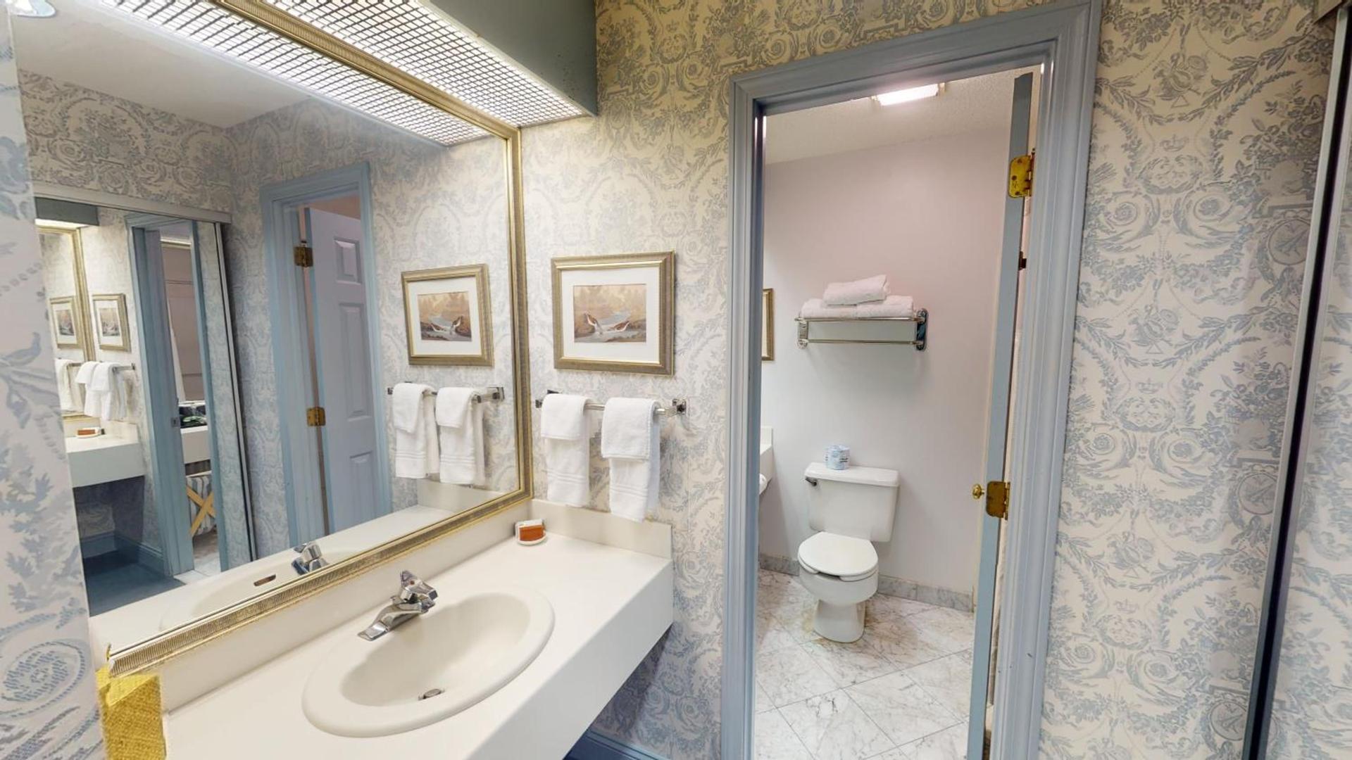 The Farmington Inn and Suites photo 20