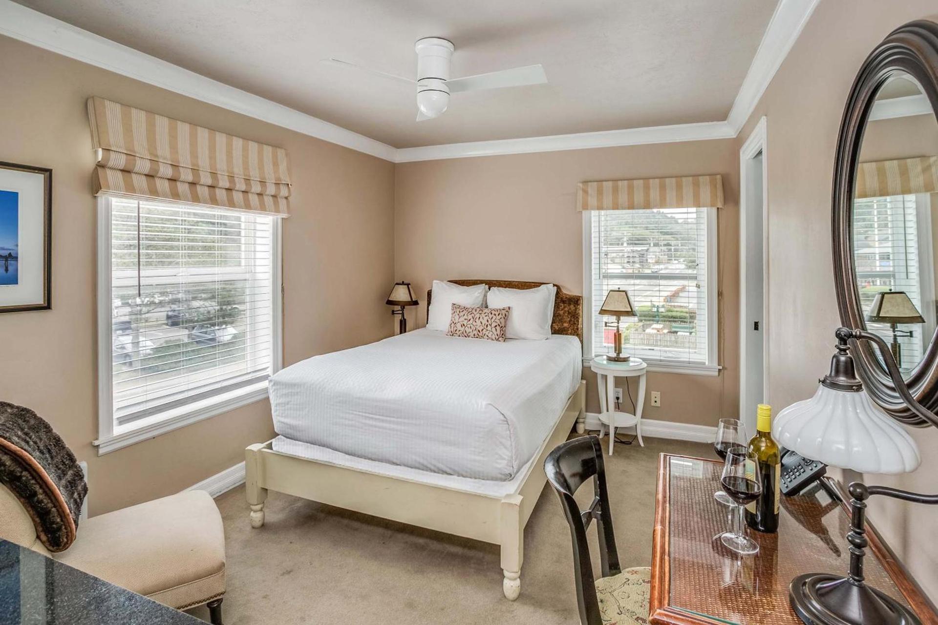 Cannon Beach Hotel Collection photo 49