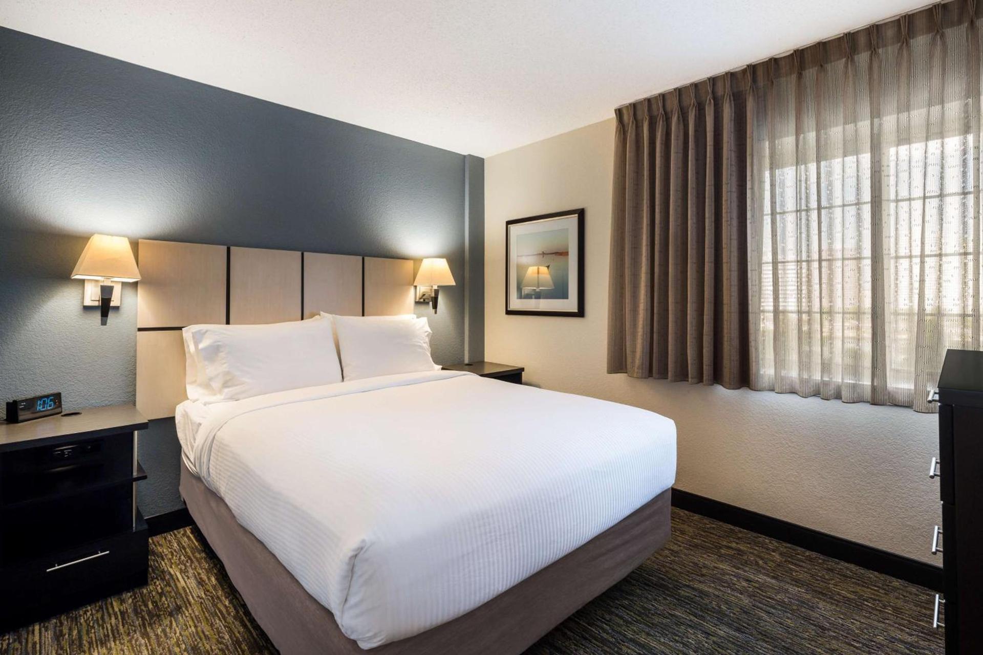 Sonesta Simply Suites Atlanta Gwinnett Place photo 3