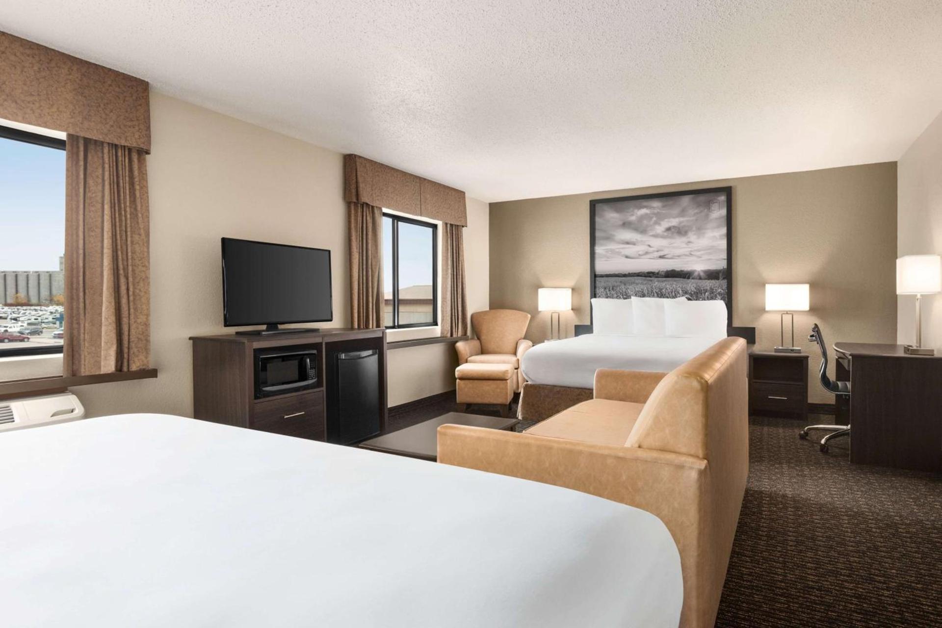 Super 8 by Wyndham Lincoln North photo 23