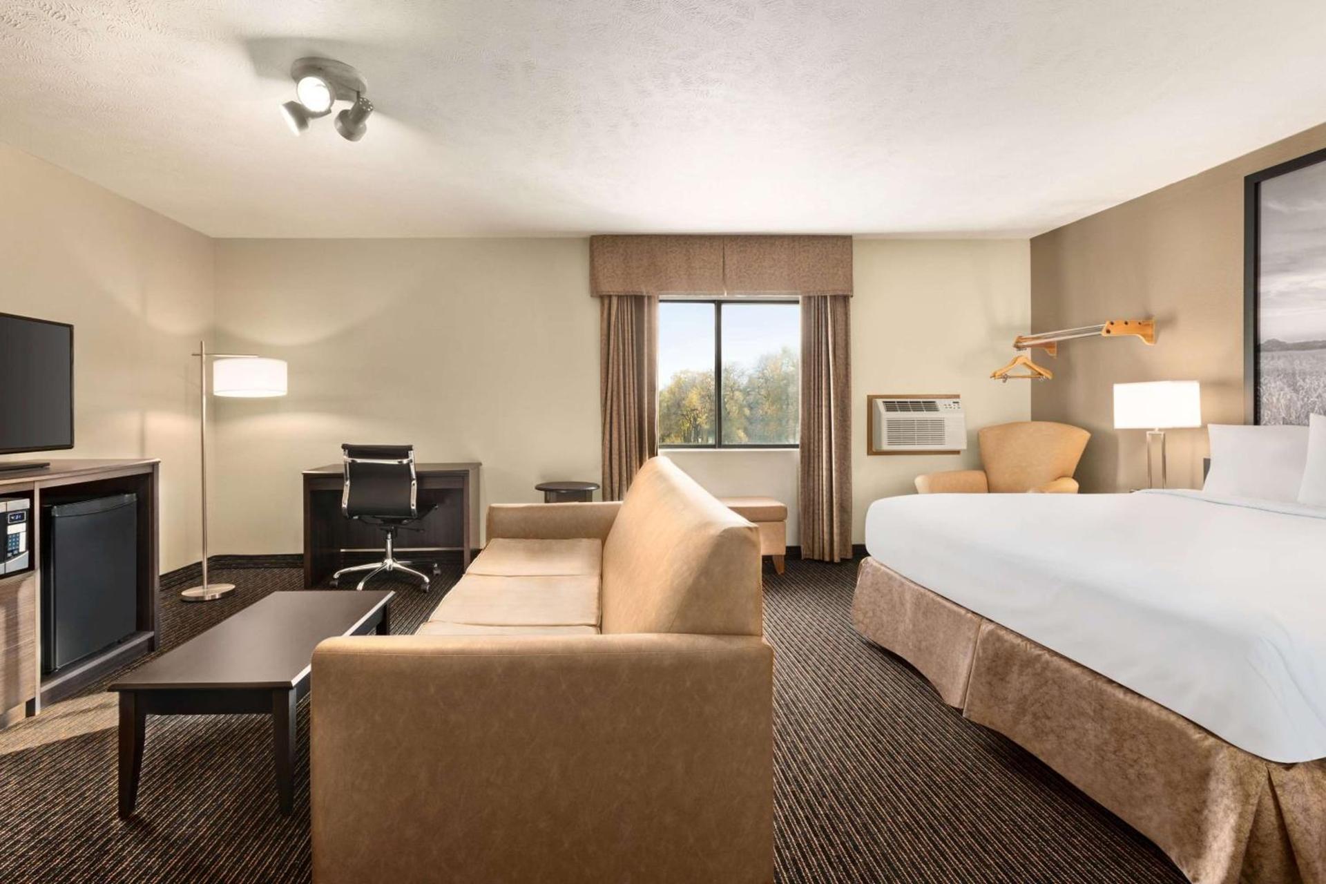Super 8 by Wyndham Lincoln North photo 27