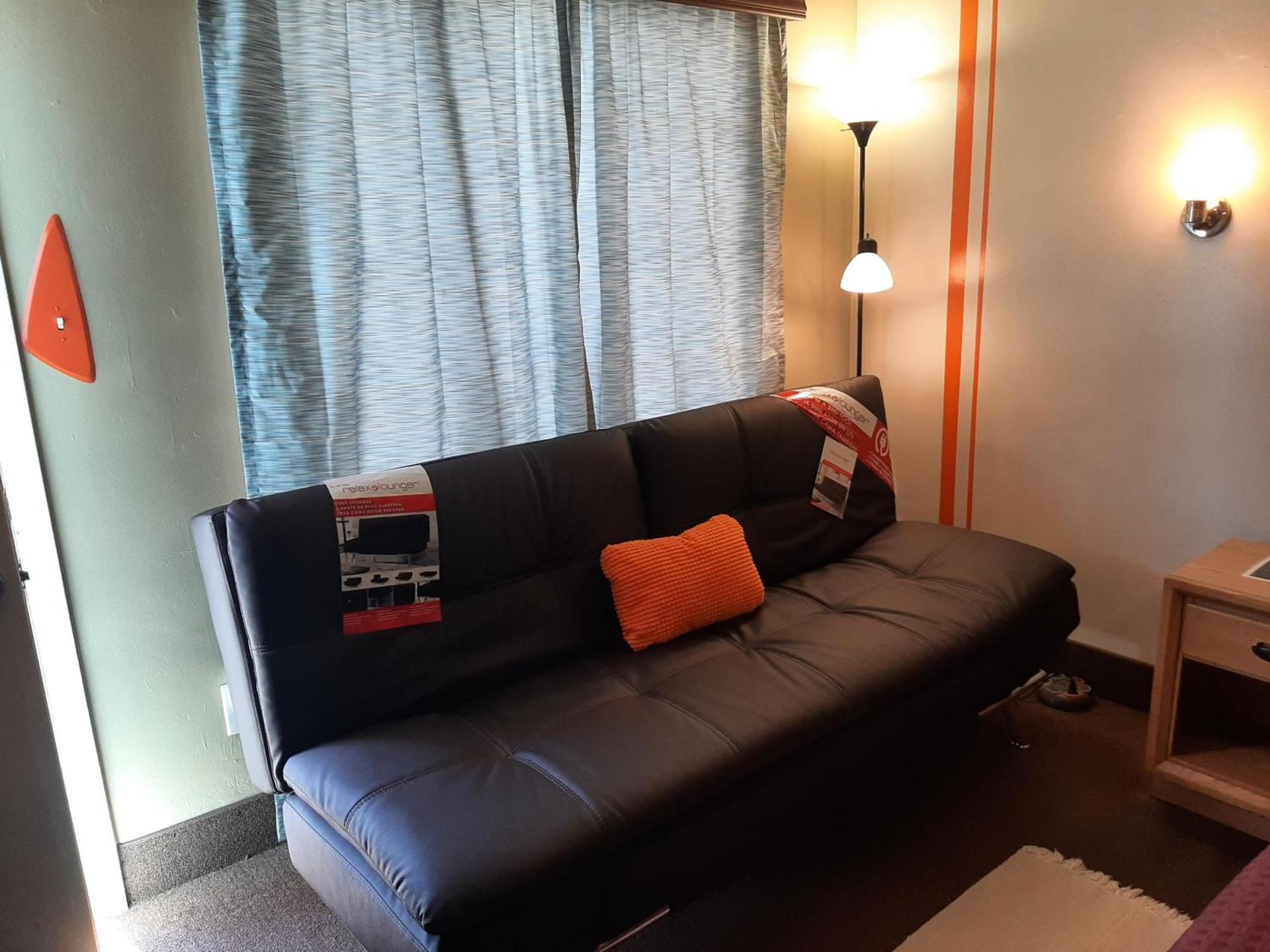 HARRY'S MAN CAVE - A Vintage Motel on the Historic 395 route - The New Star Motel Experience photo 29