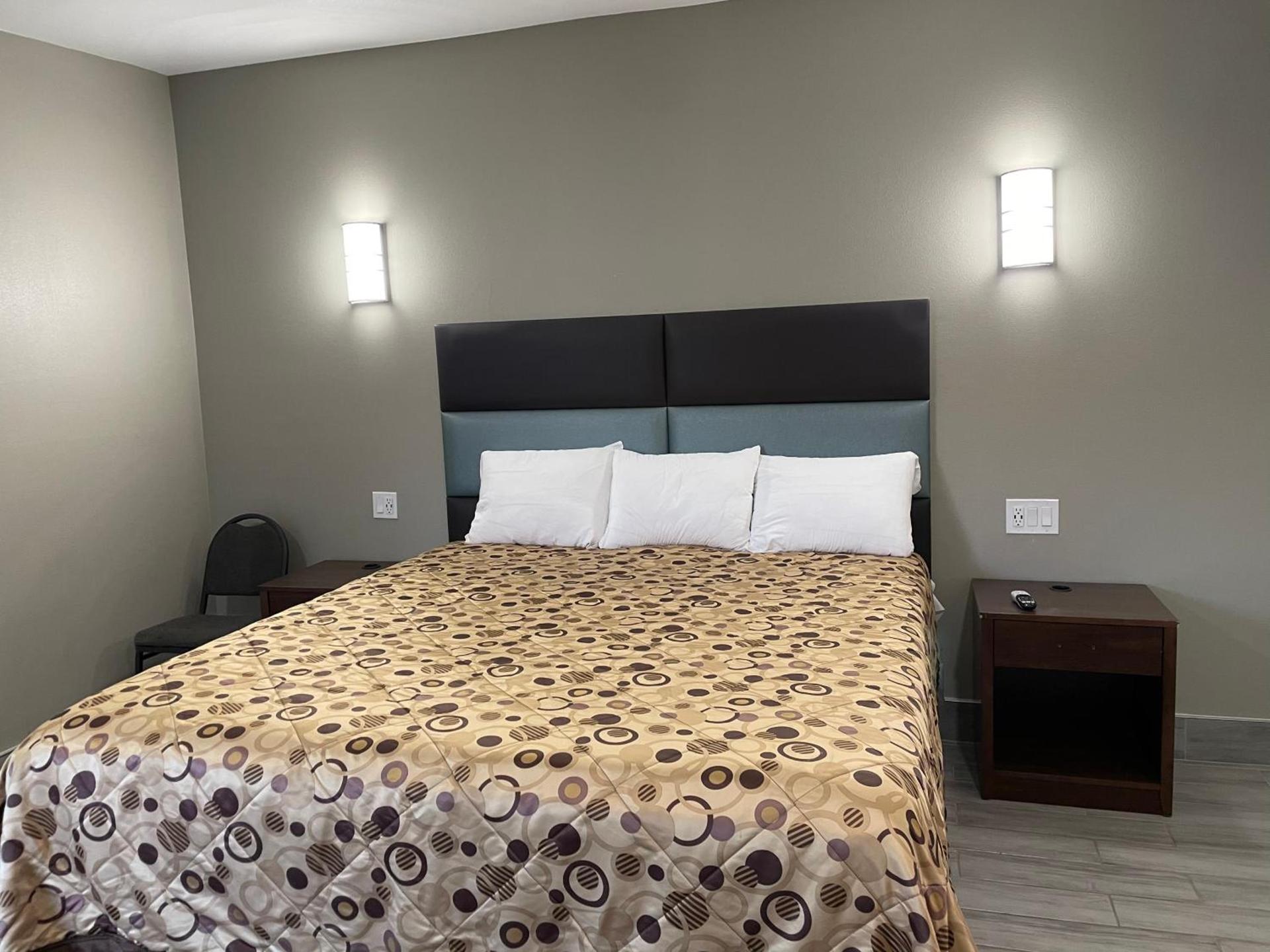Town House Motel photo 53