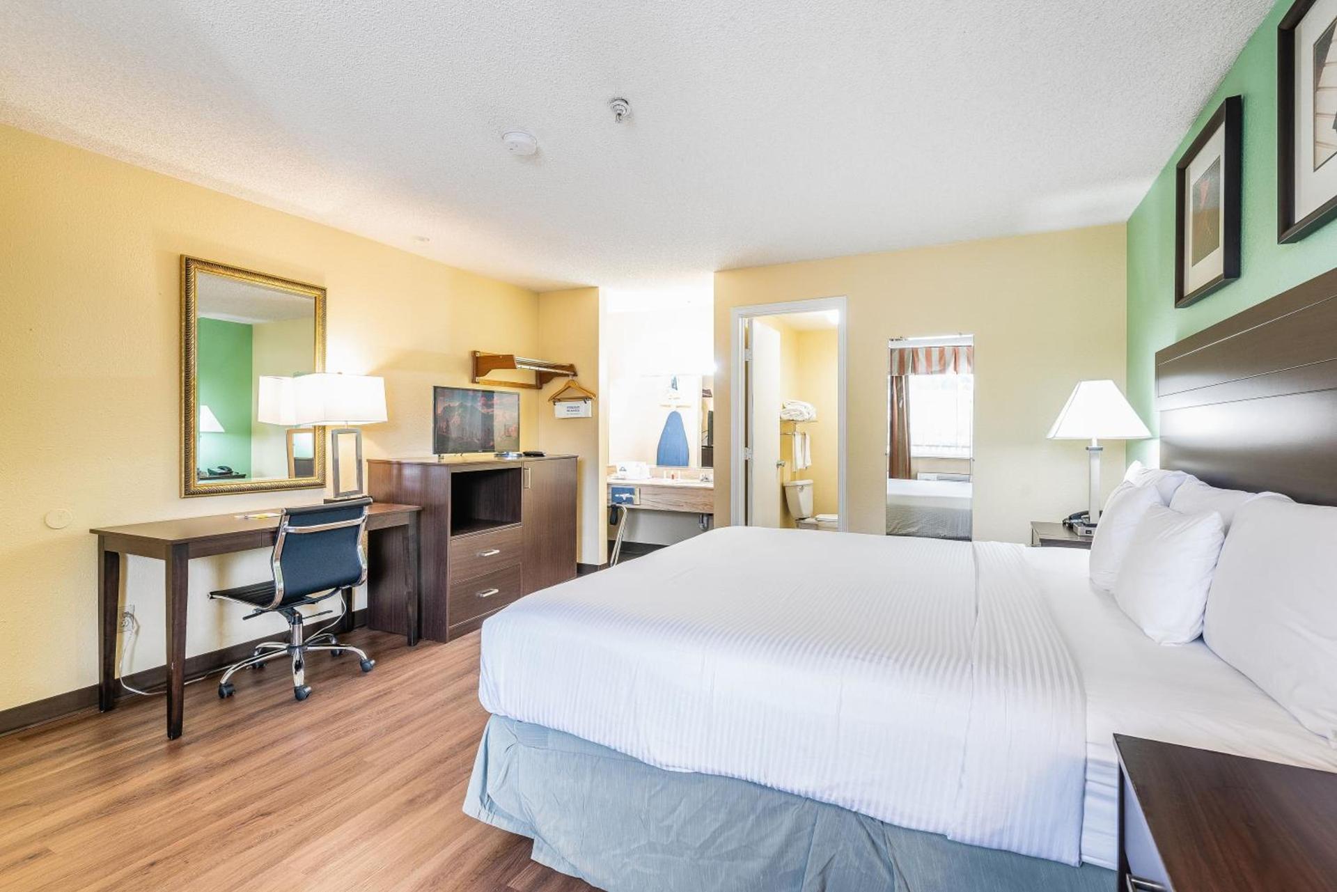Days Inn by Wyndham Federal Way photo 5