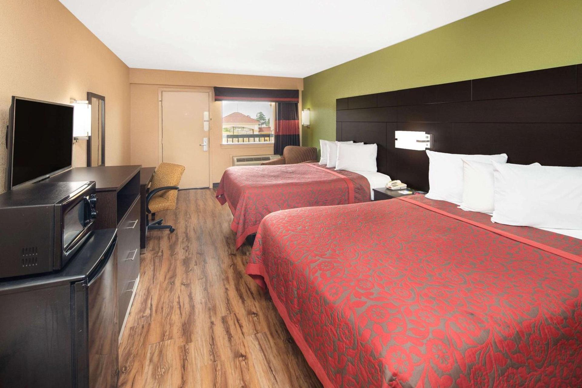 Days Inn by Wyndham Tupelo photo 9