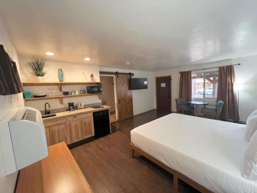 TimberLodge Inn photo 53