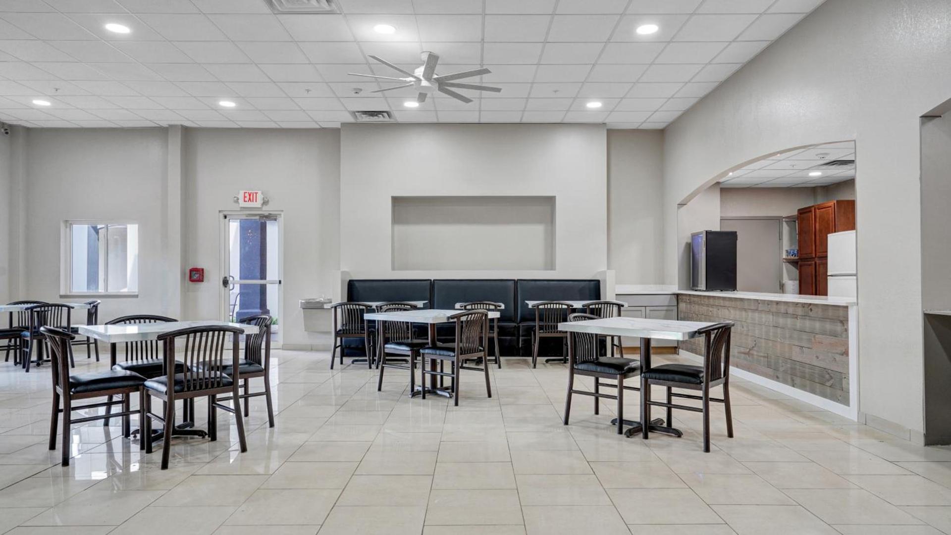 Days Inn & Suites by Wyndham Niagara Falls/Buffalo photo 50