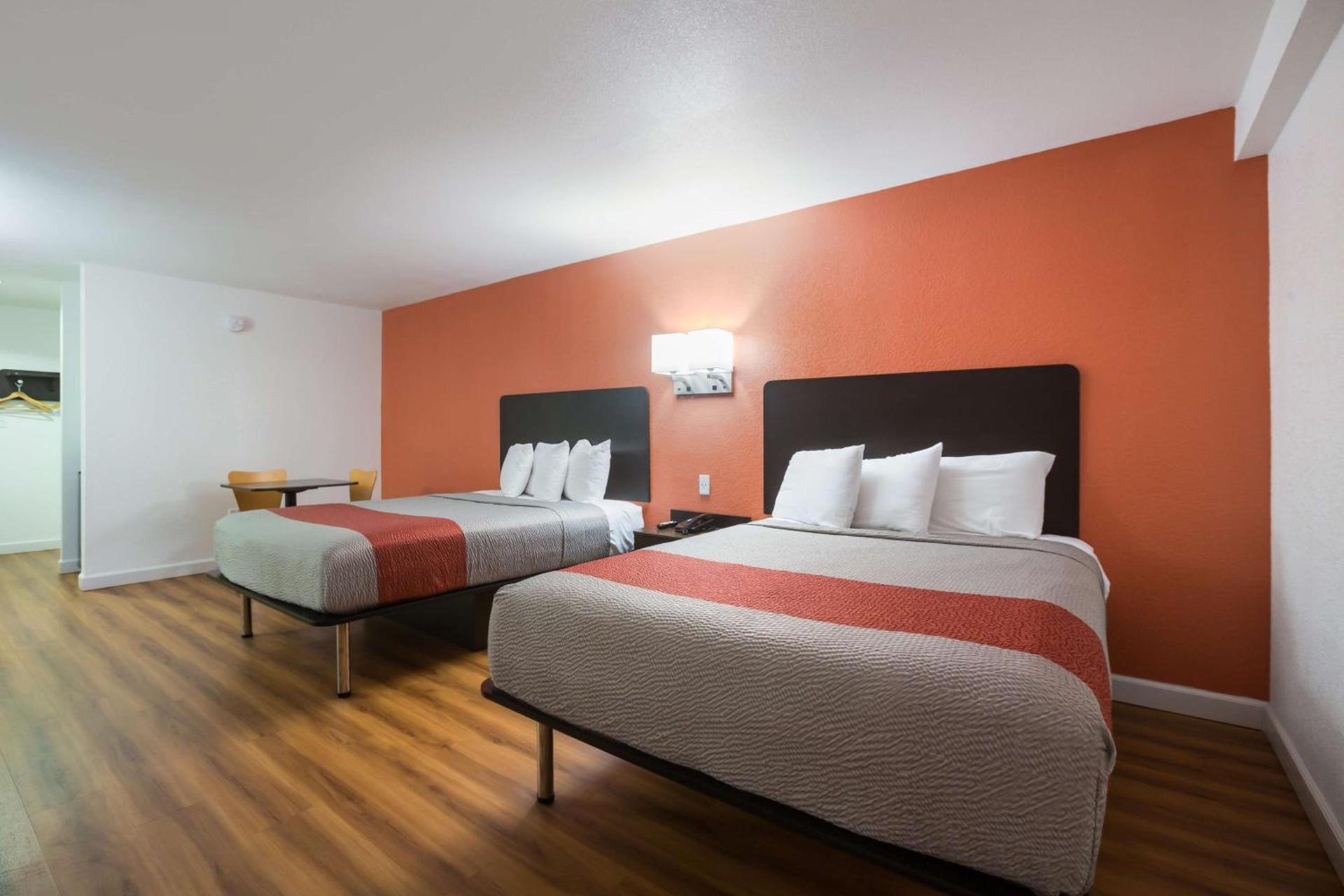 Motel 6-Suwanee, GA - Gwinnett Center photo 11