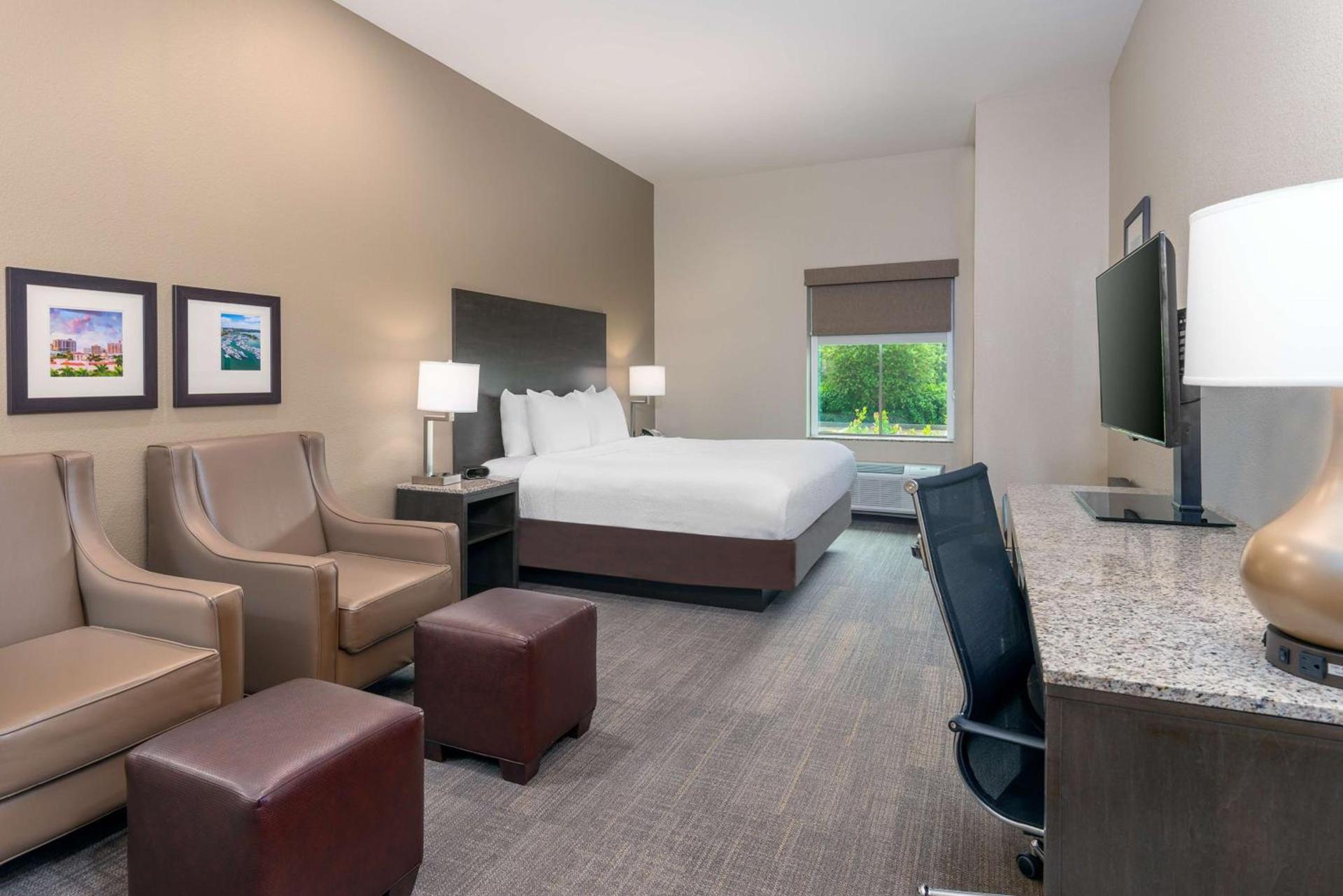 Coral Pointe Sarasota, an Ascend Collection Hotel photo 6