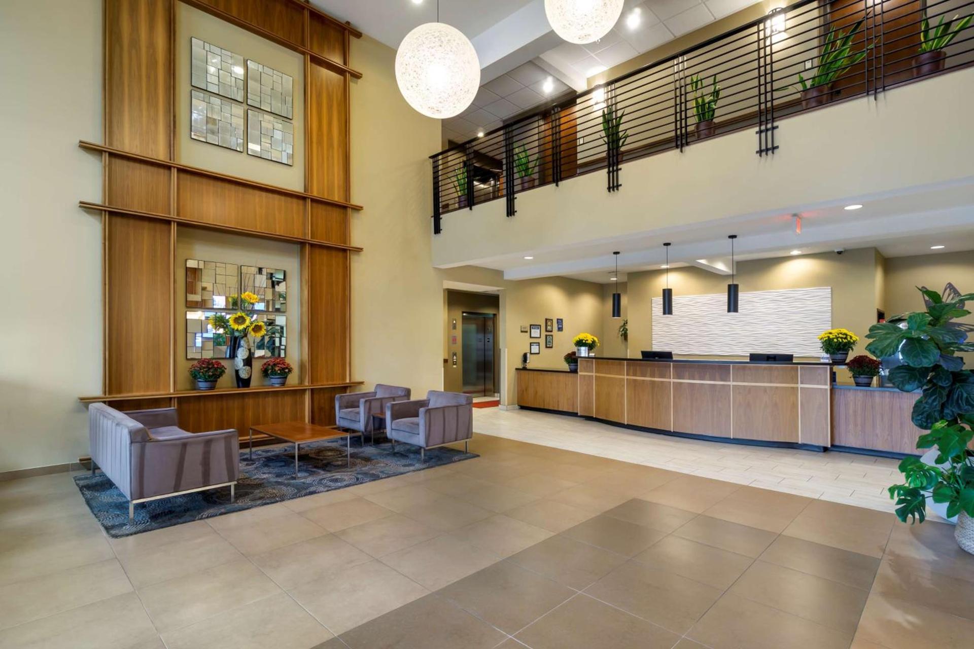 Best Western Plus Lacey Inn & Suites photo 9