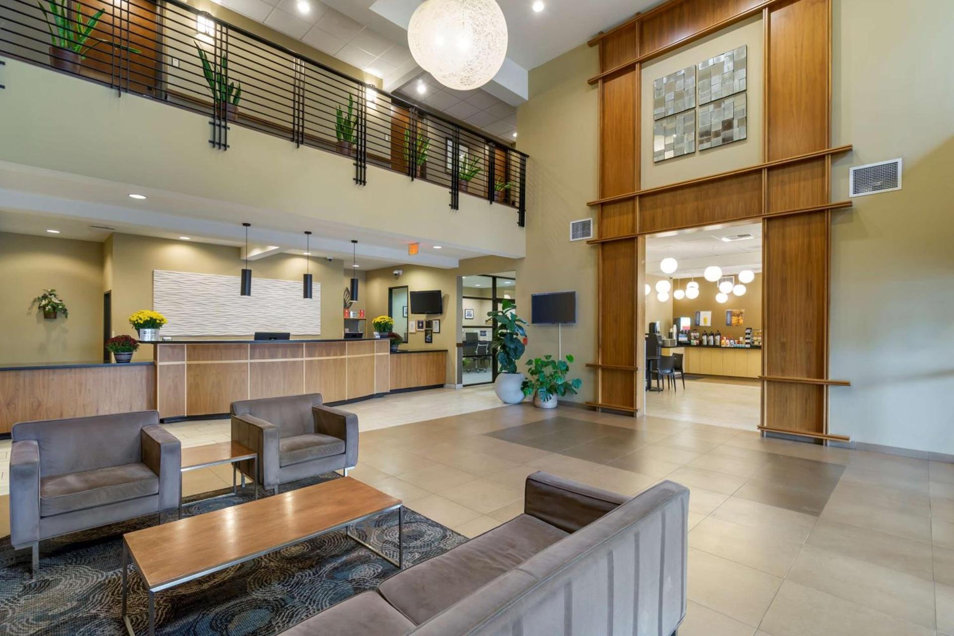 Best Western Plus Lacey Inn & Suites photo 2