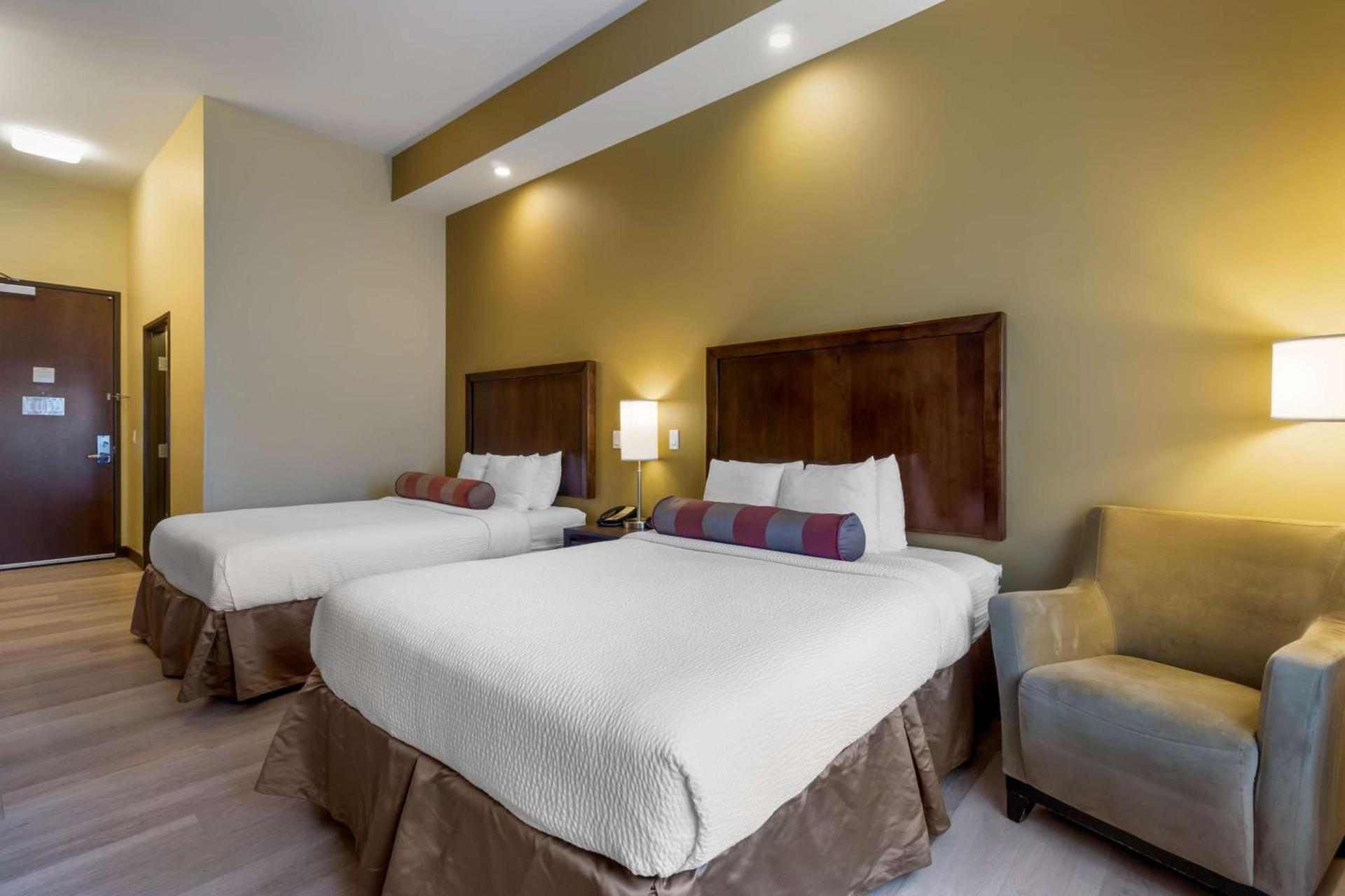 Best Western Plus Lacey Inn & Suites photo 10