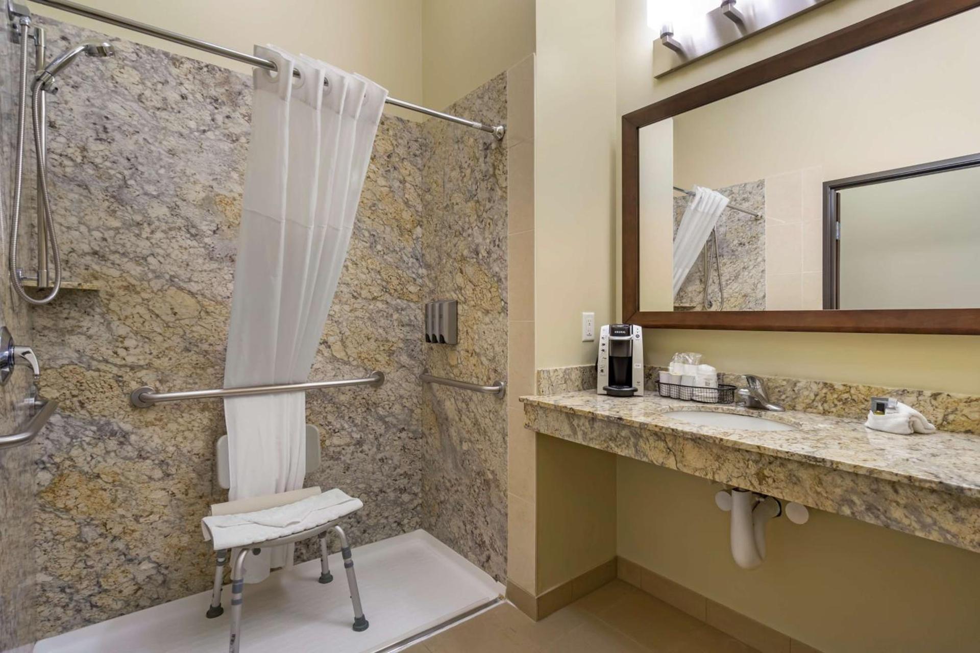 Best Western Plus Lacey Inn & Suites photo 23