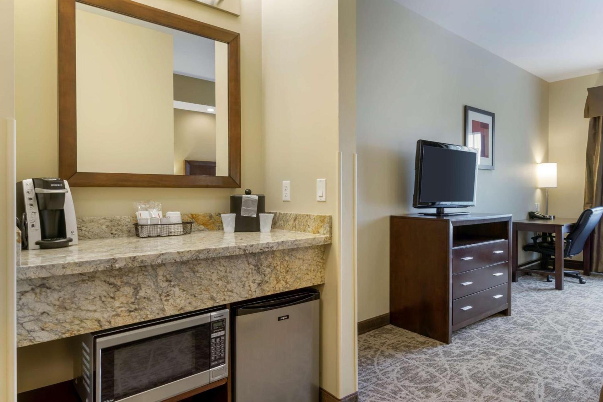 Best Western Plus Lacey Inn & Suites photo 15