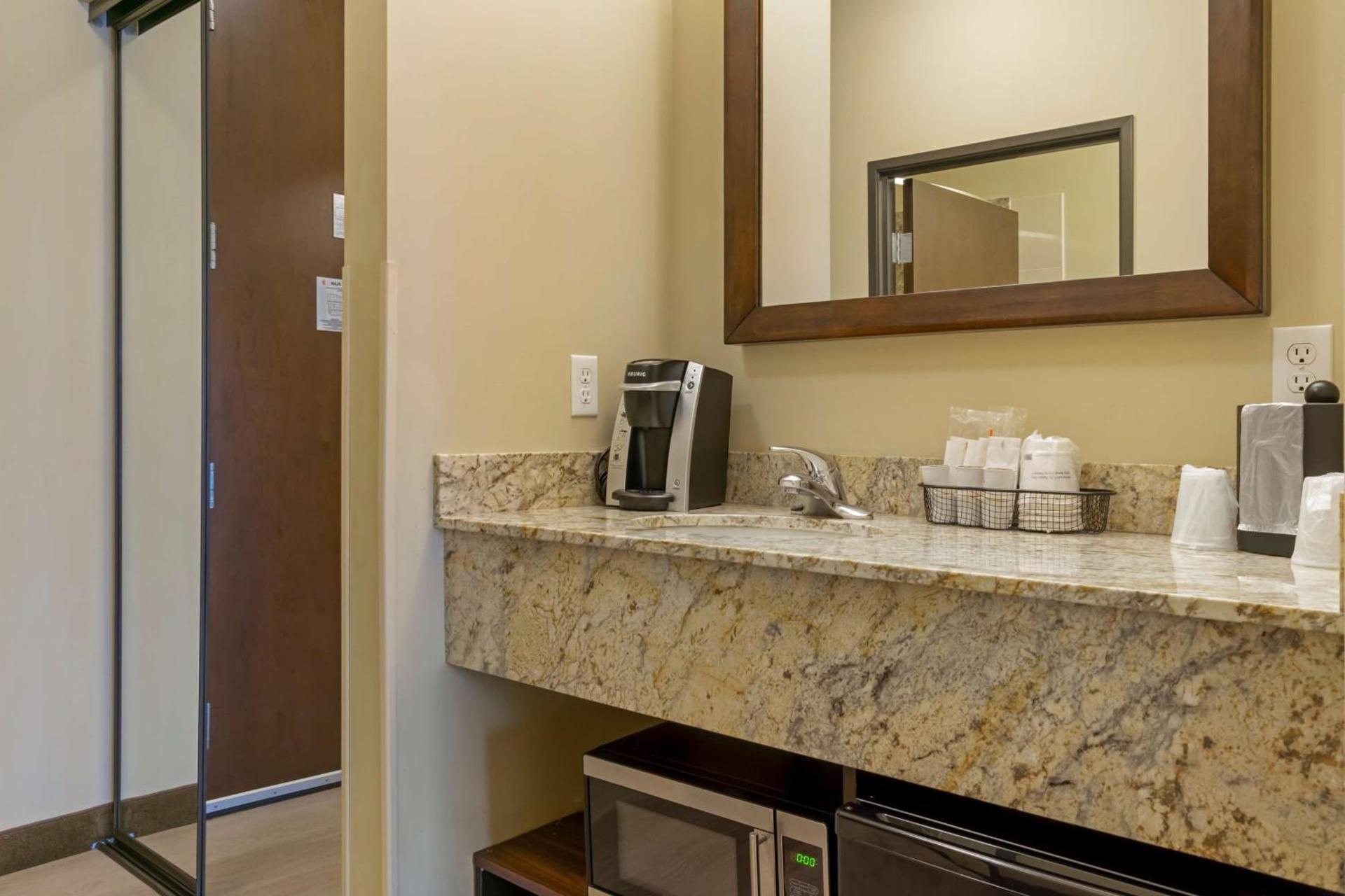 Best Western Plus Lacey Inn & Suites photo 18