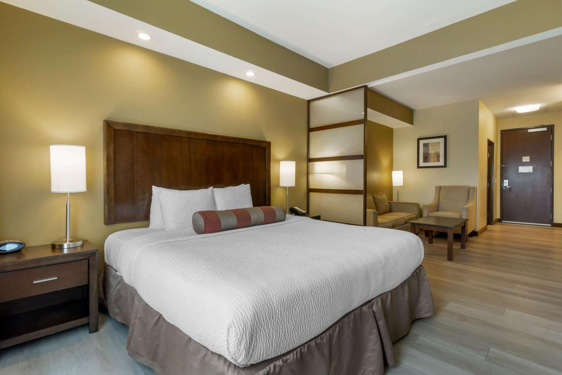 Best Western Plus Lacey Inn & Suites photo 20