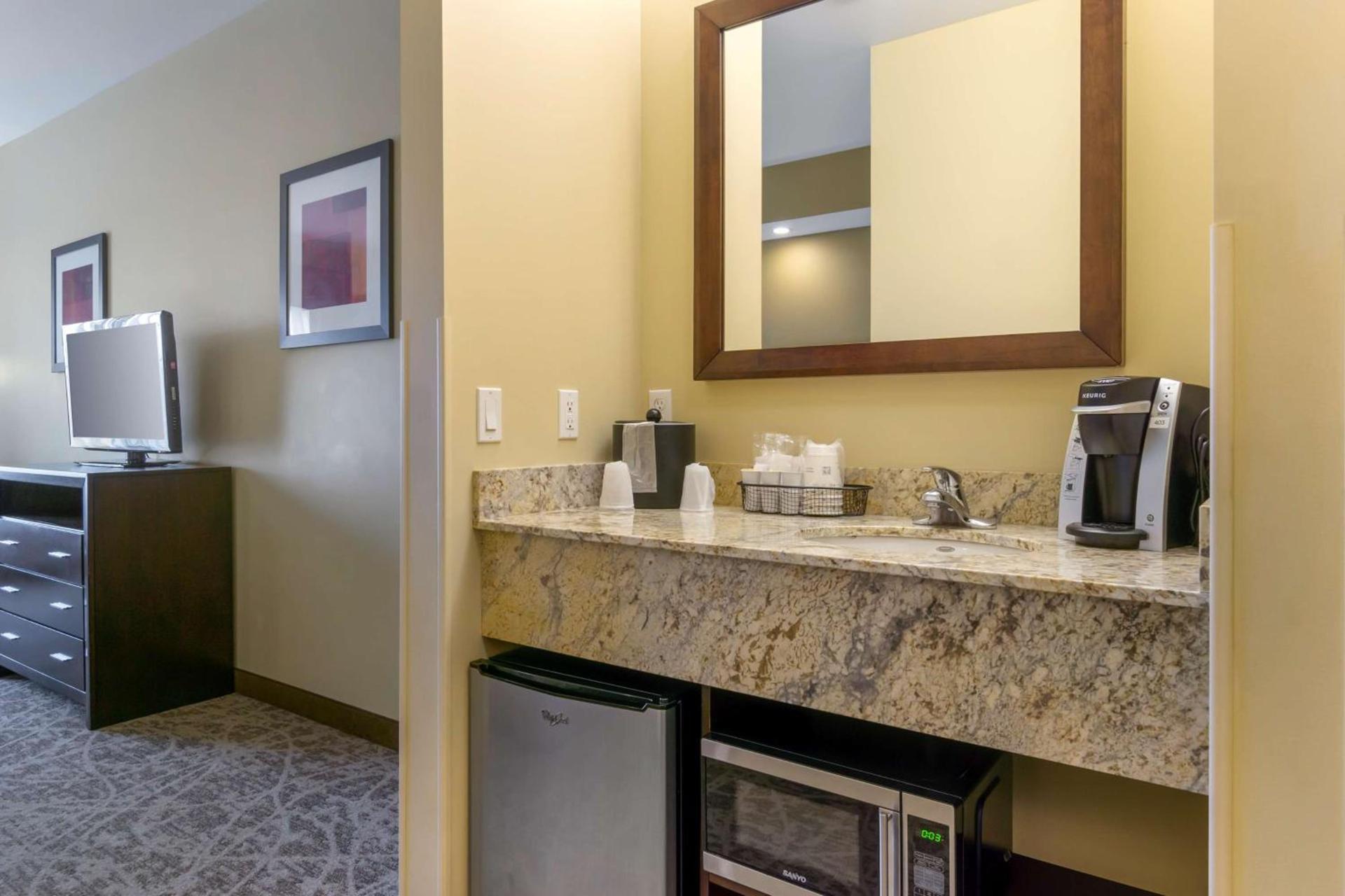 Best Western Plus Lacey Inn & Suites photo 21