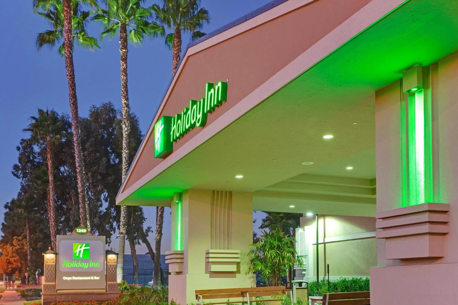Holiday Inn Hotel & Suites Anaheim by IHG photo 16