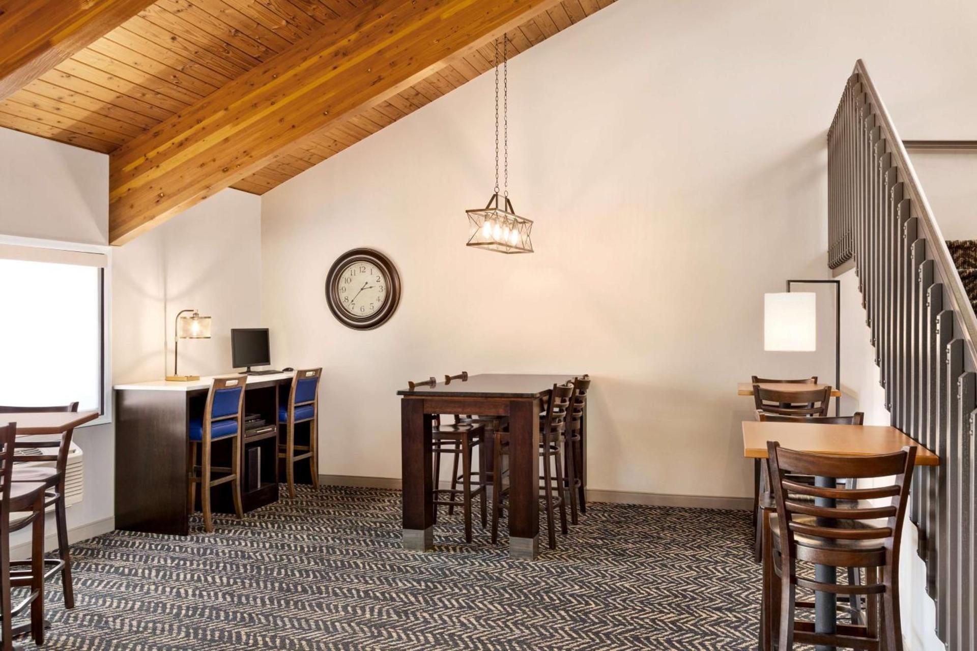 AmericInn by Wyndham Baudette photo 6
