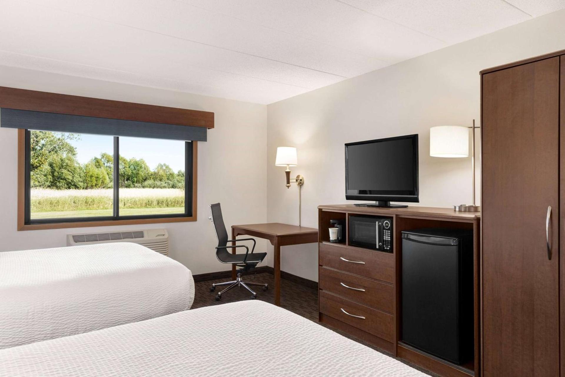 AmericInn by Wyndham Baudette photo 18