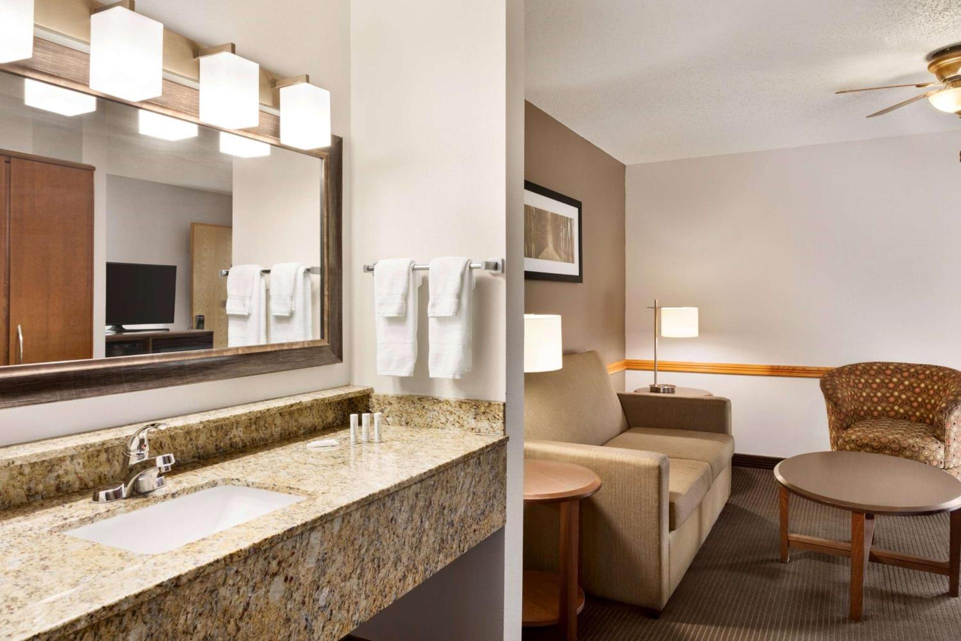 AmericInn by Wyndham Baudette photo 25