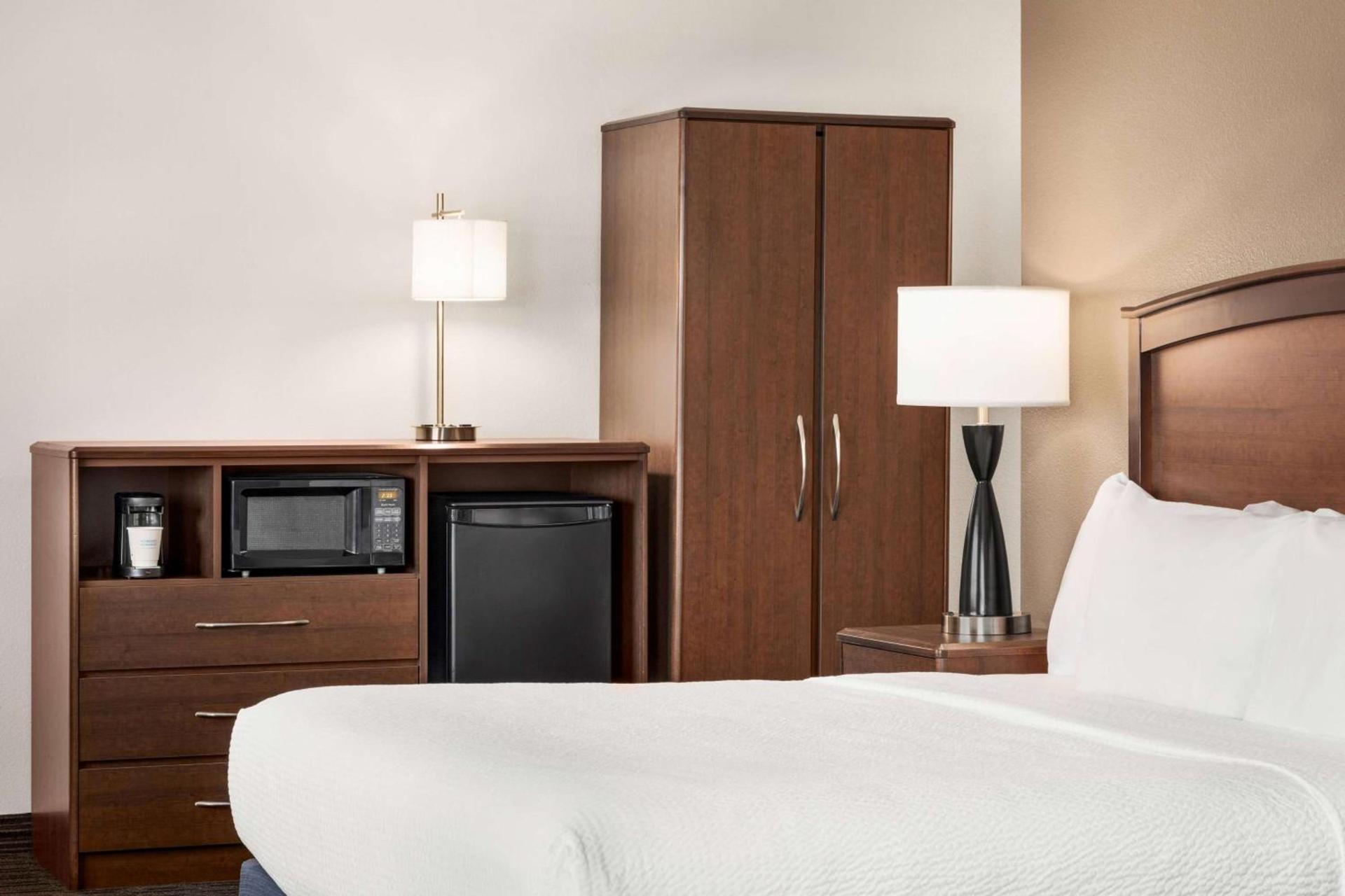 AmericInn by Wyndham Baudette photo 26