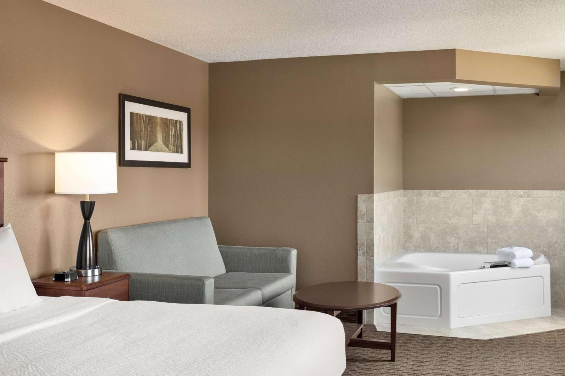 AmericInn by Wyndham Baudette photo 29