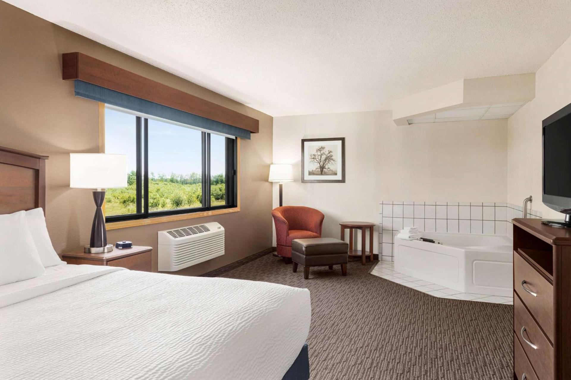 AmericInn by Wyndham Baudette photo 28