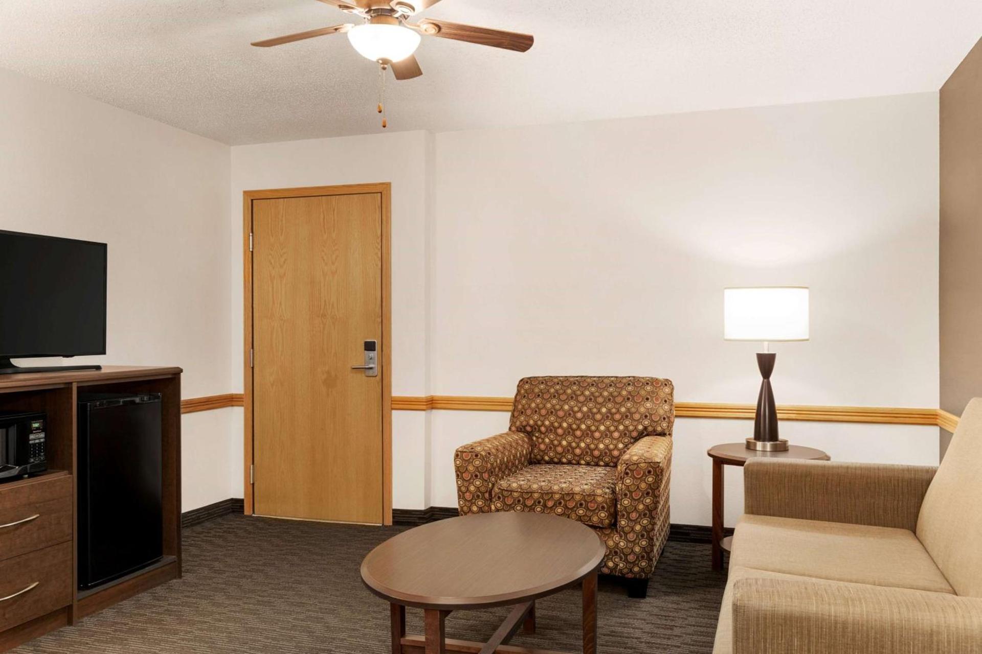 AmericInn by Wyndham Baudette photo 30