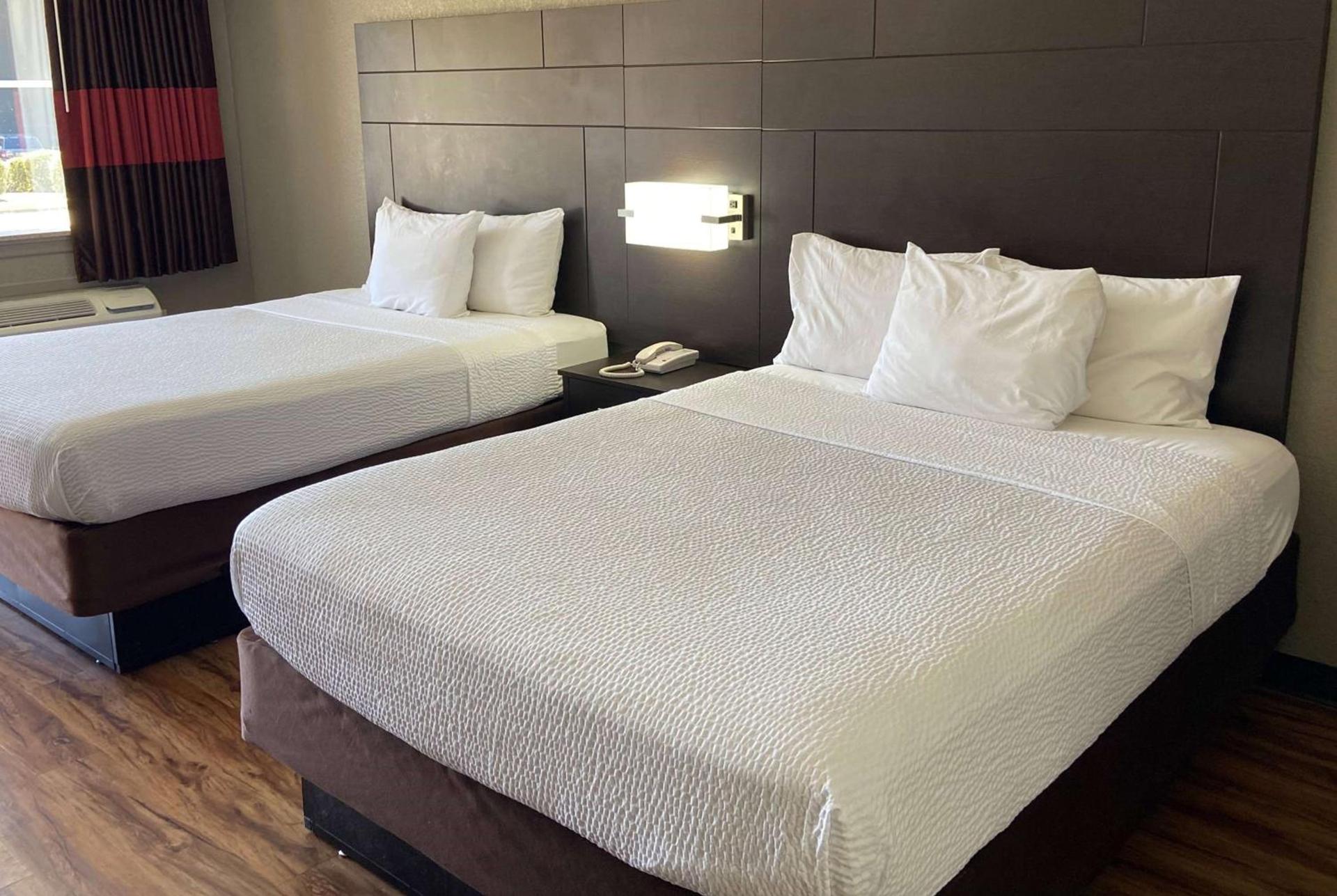 Days Inn by Wyndham Tupelo photo 32