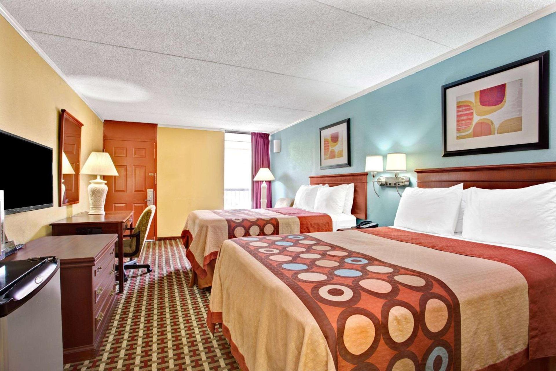 Super 8 by Wyndham Raleigh Downtown photo 9